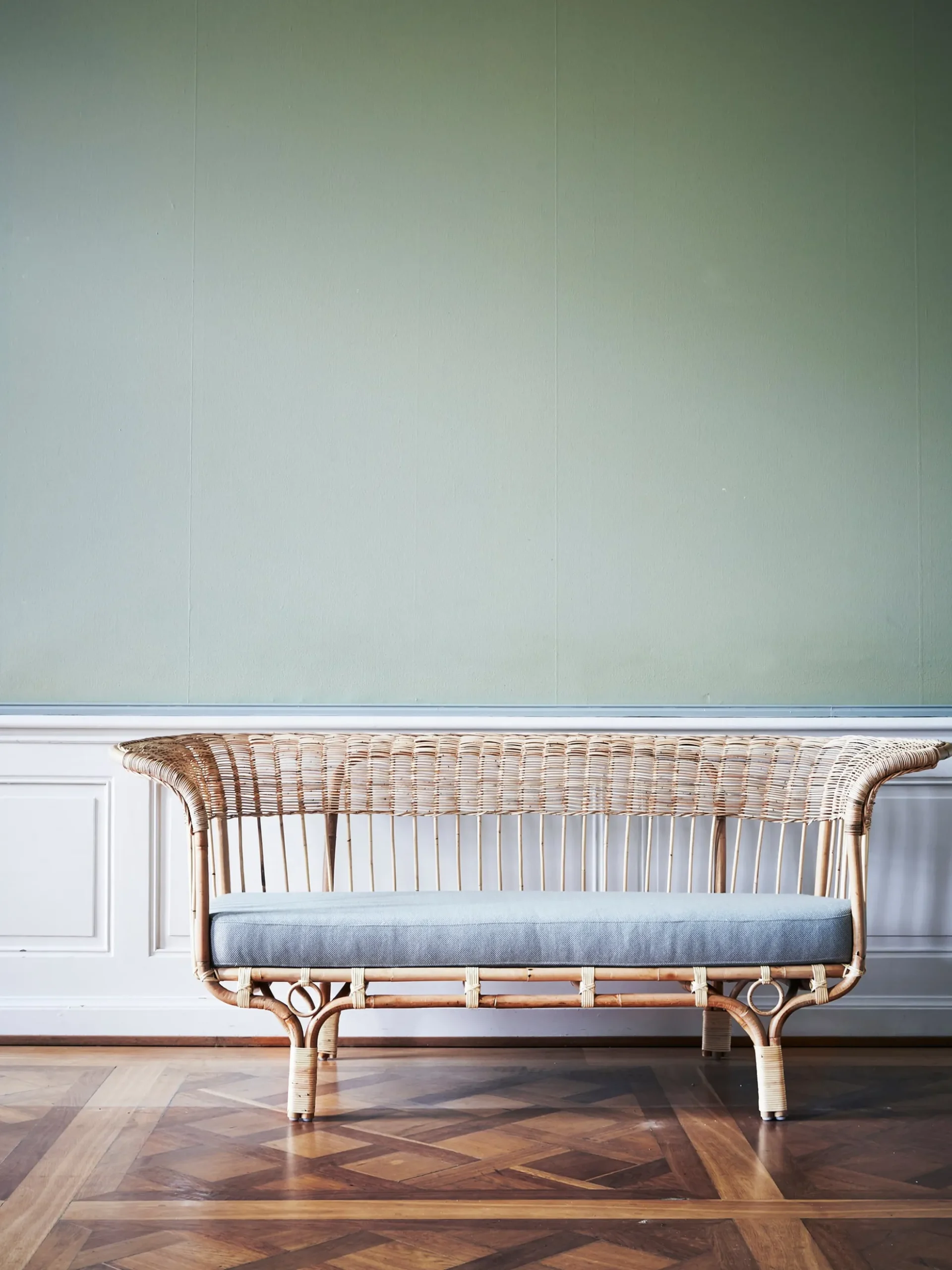 Belladonna Sofa