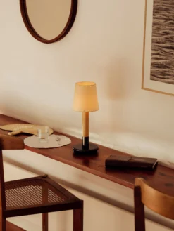 Básica Mínima Batería Portable Table Lamp - Bronze - Stitched Beige