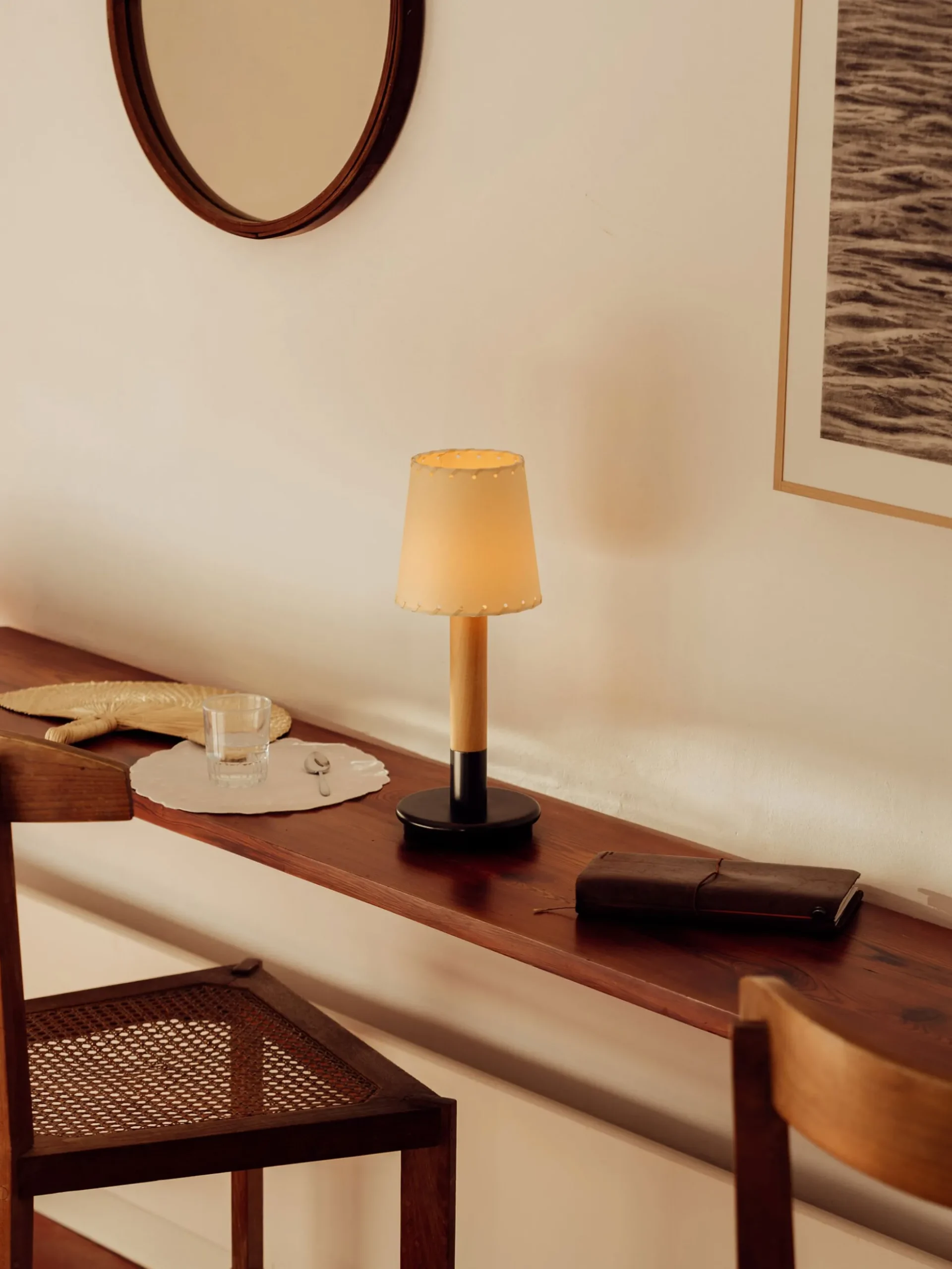 Básica Mínima Batería Portable Table Lamp - Bronze - Stitched Beige