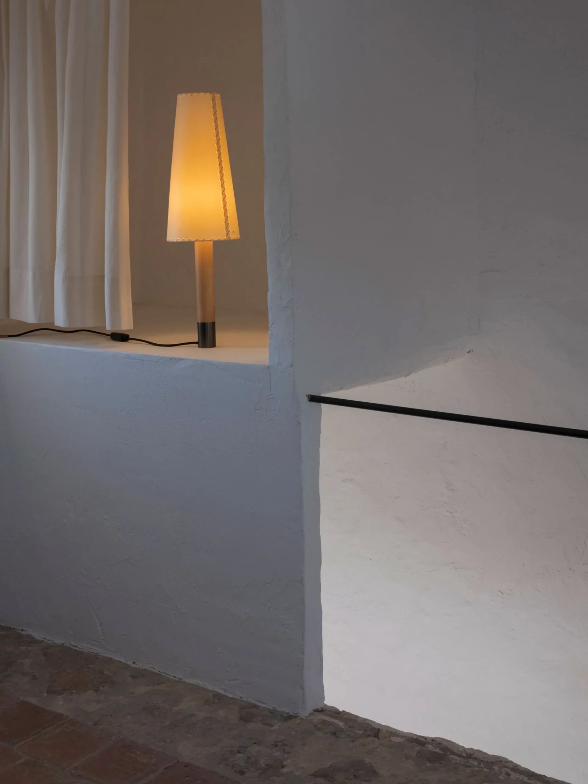 Básica M2 Table Lamp