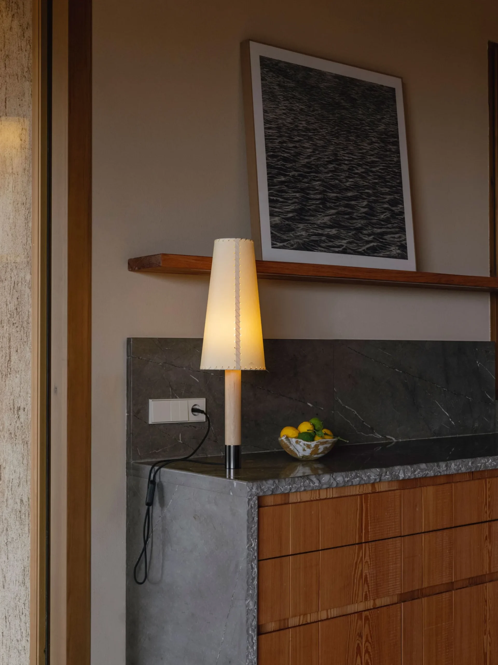 Básica M2 Table Lamp