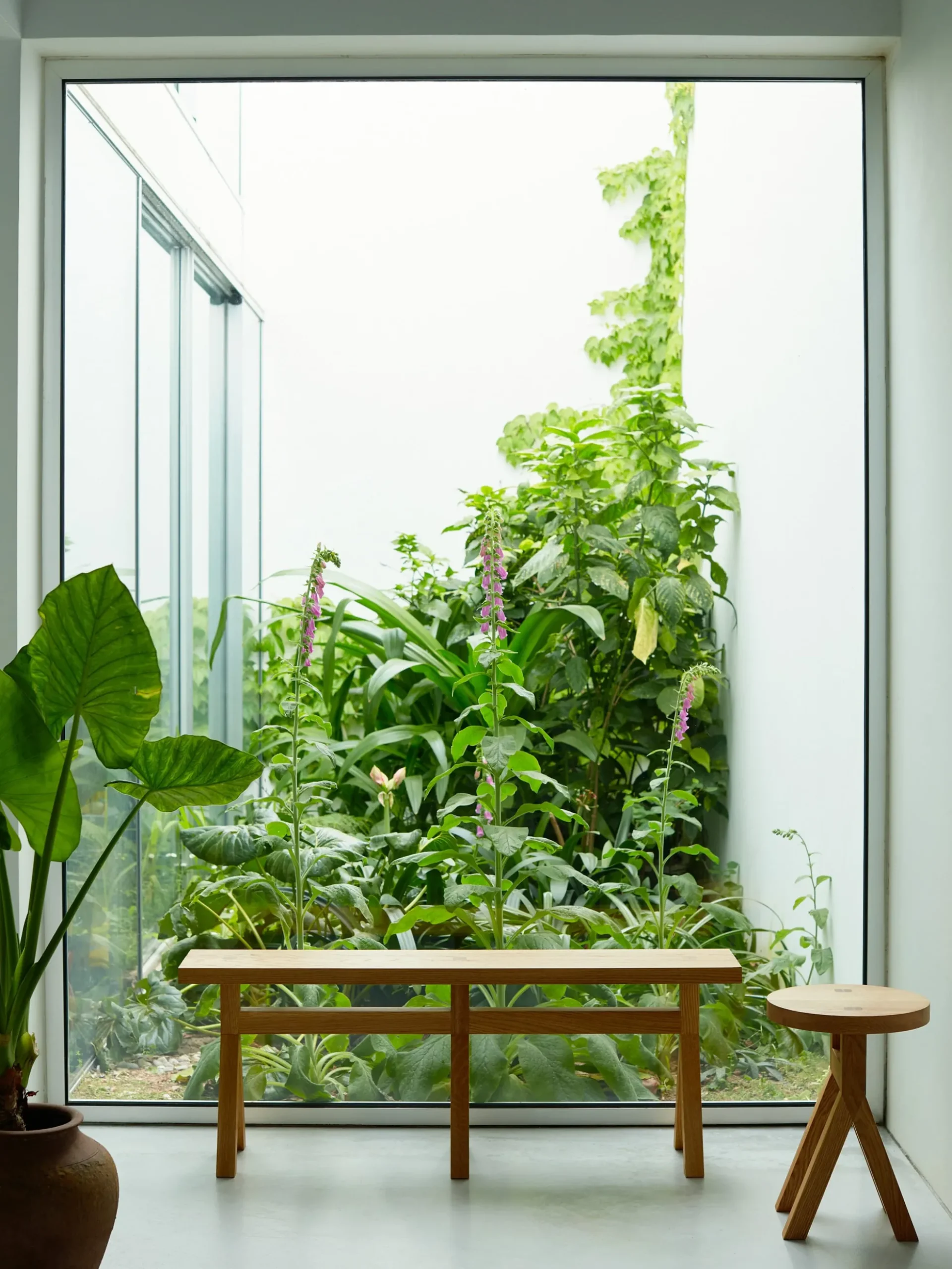 Commune Bench