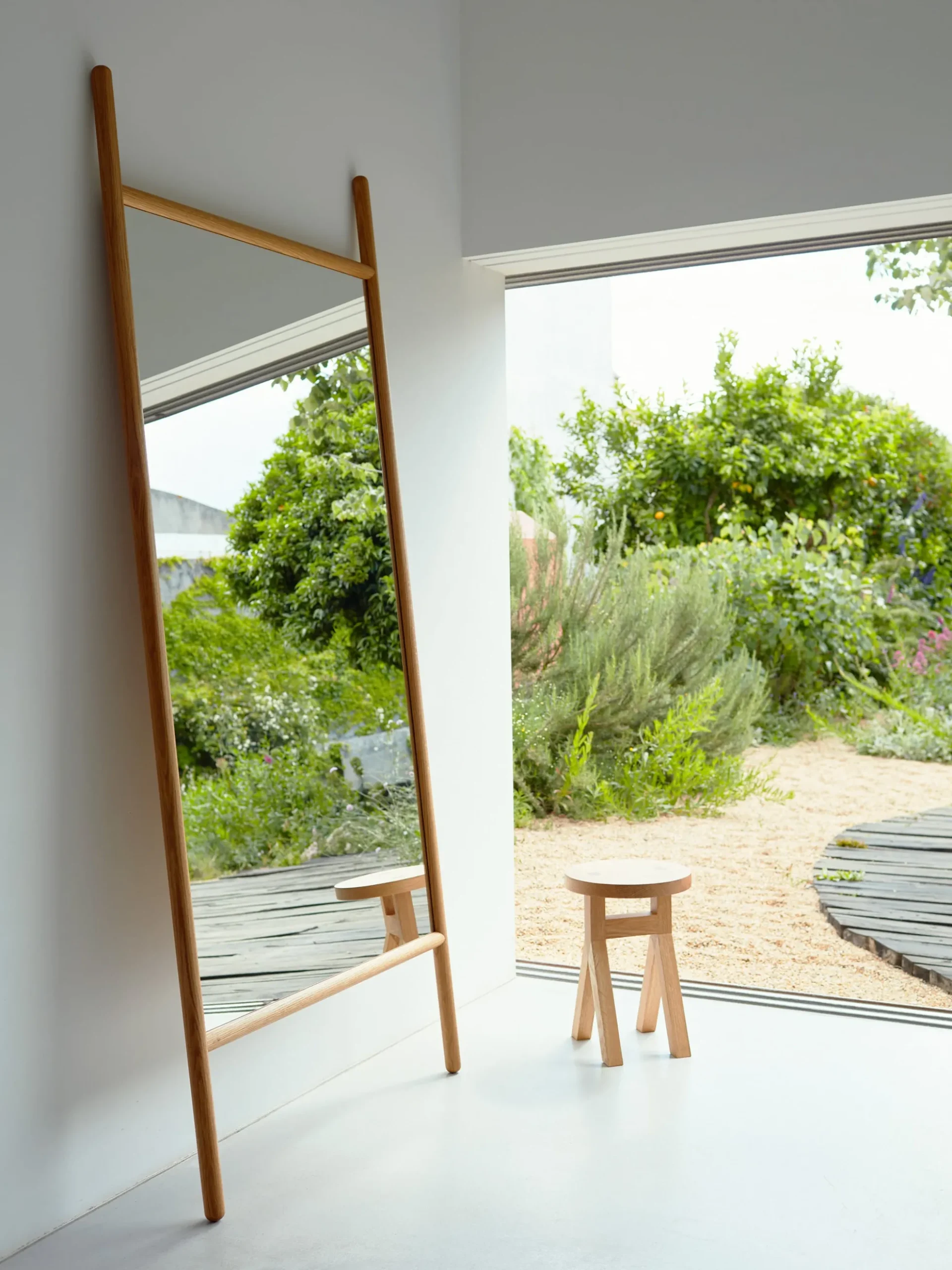 Commune Stool