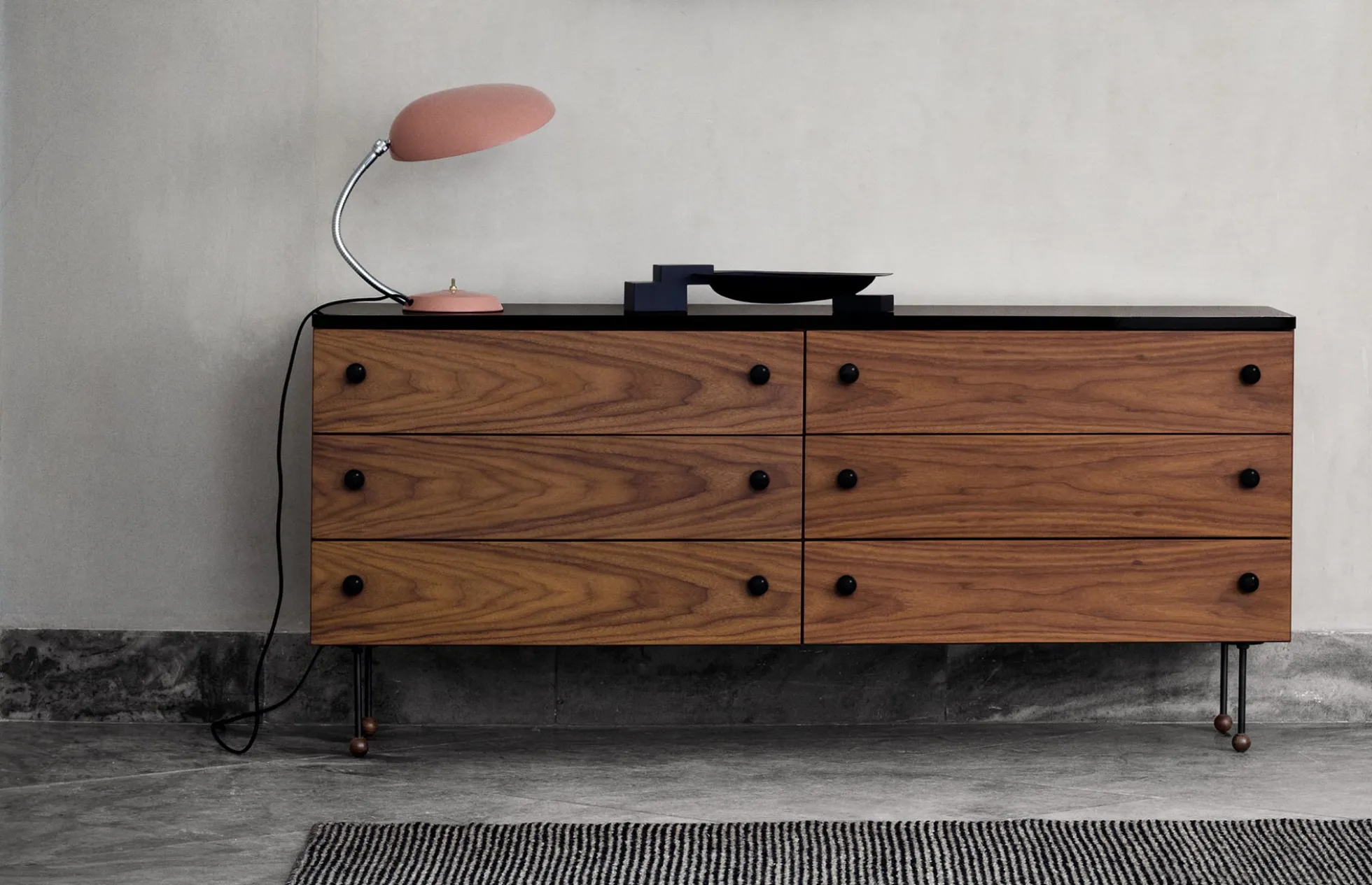 62 Dresser