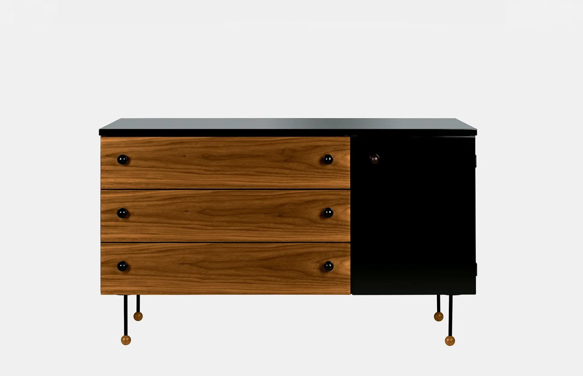 62 Dresser
