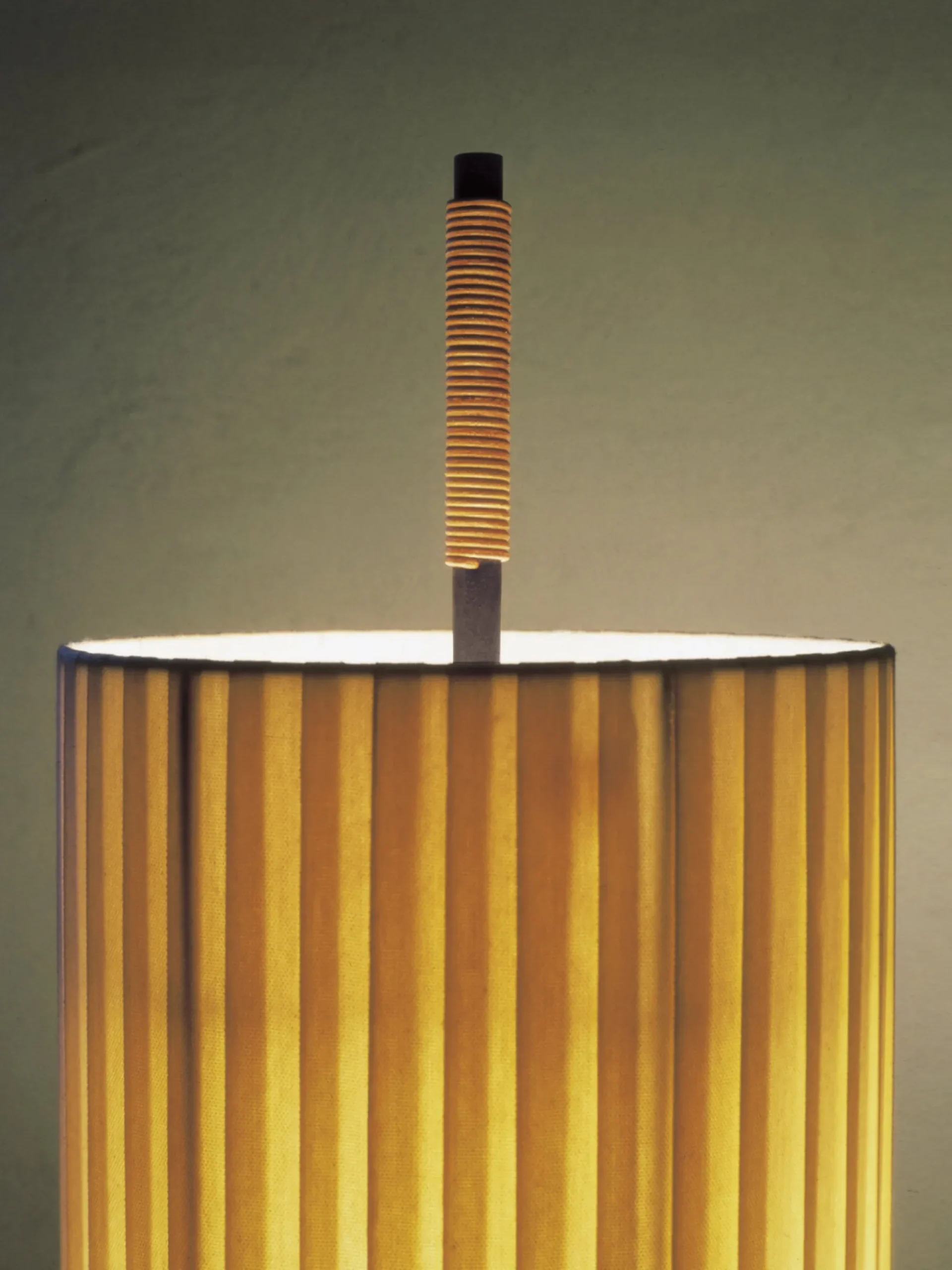 Dórica Floor Lamp