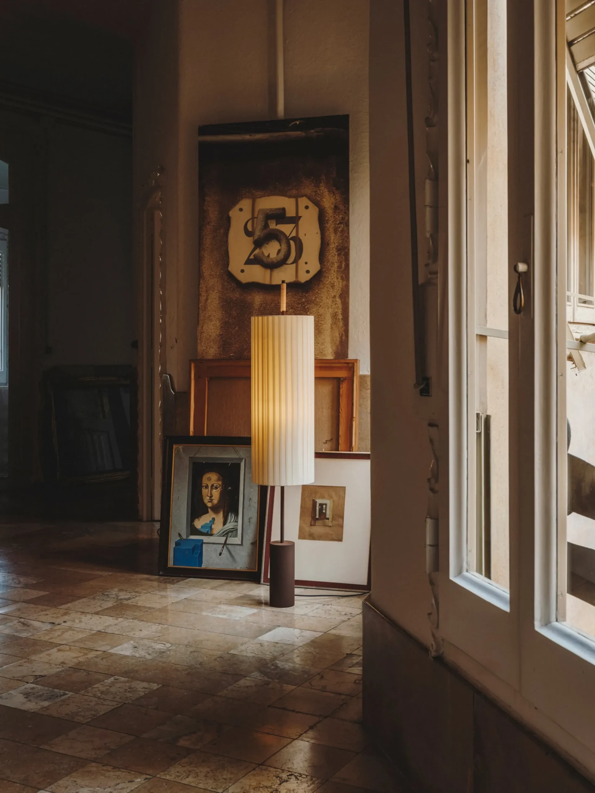 Dórica Floor Lamp