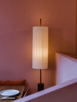 Dórica Floor Lamp