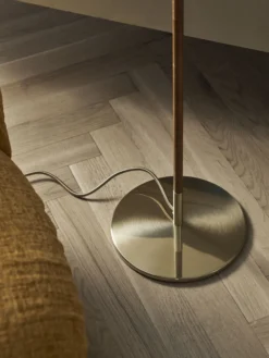 9602 Floor Lamp