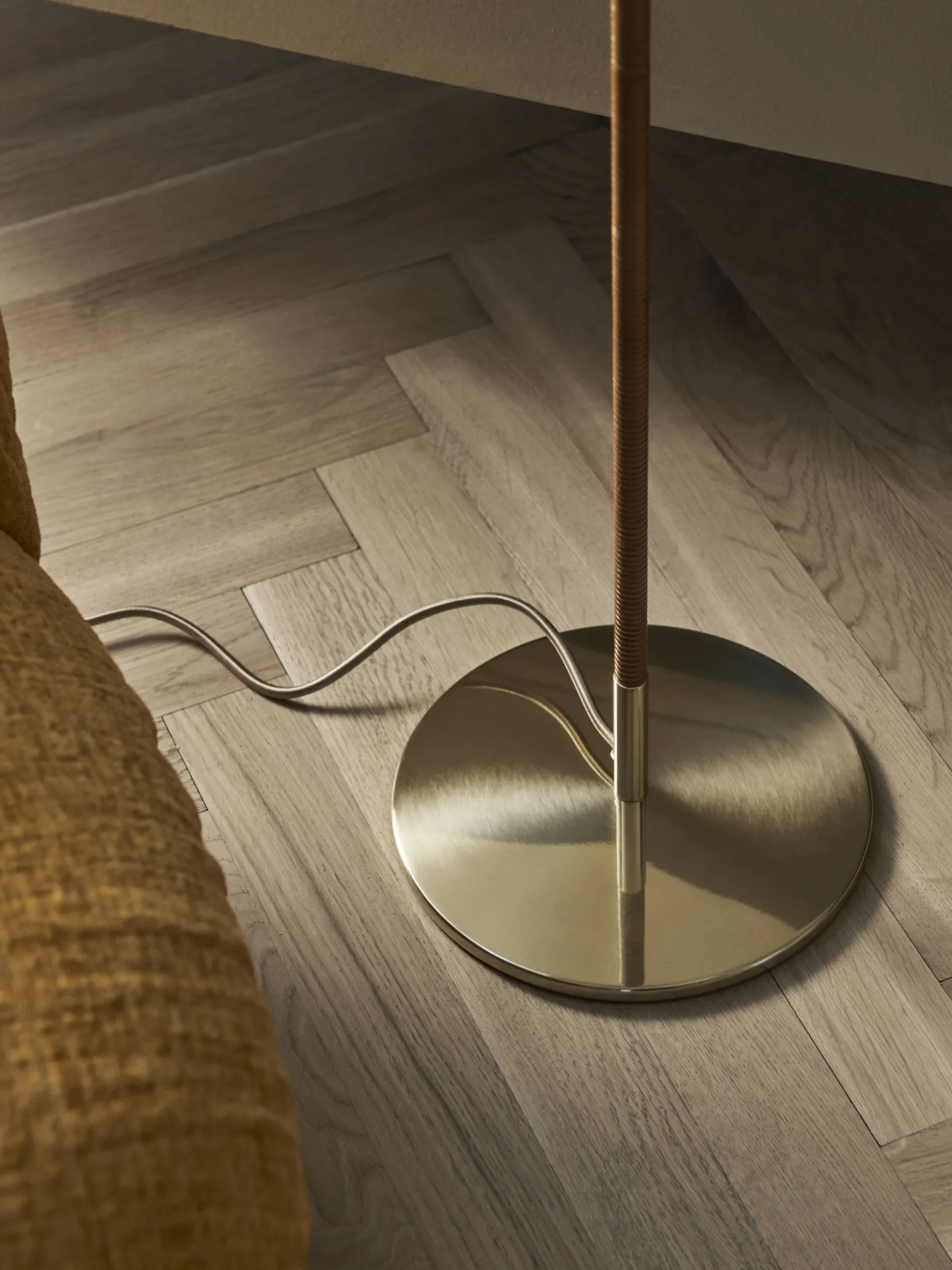 9602 Floor Lamp