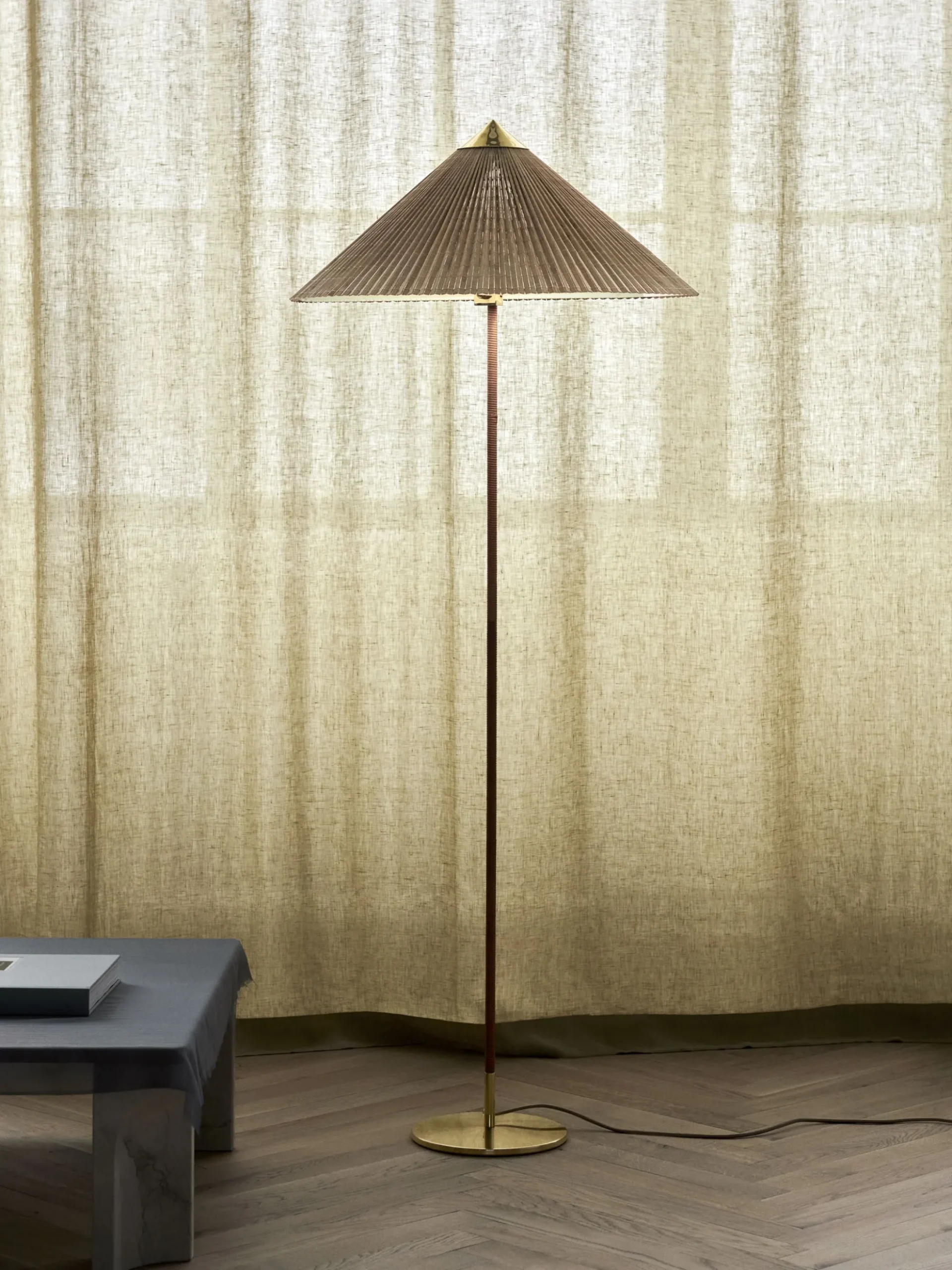 9602 Floor Lamp