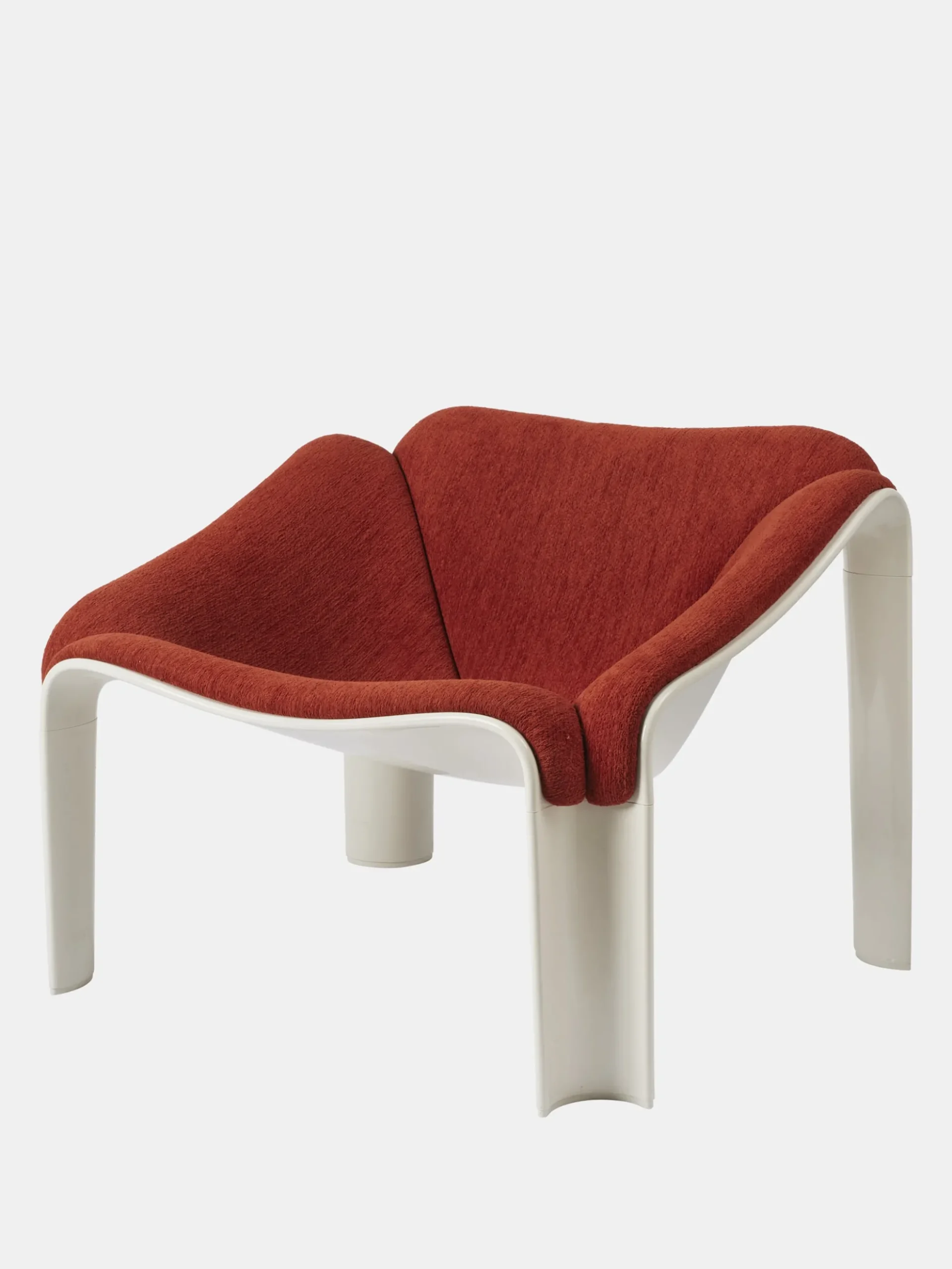 F300 Lounge Chair