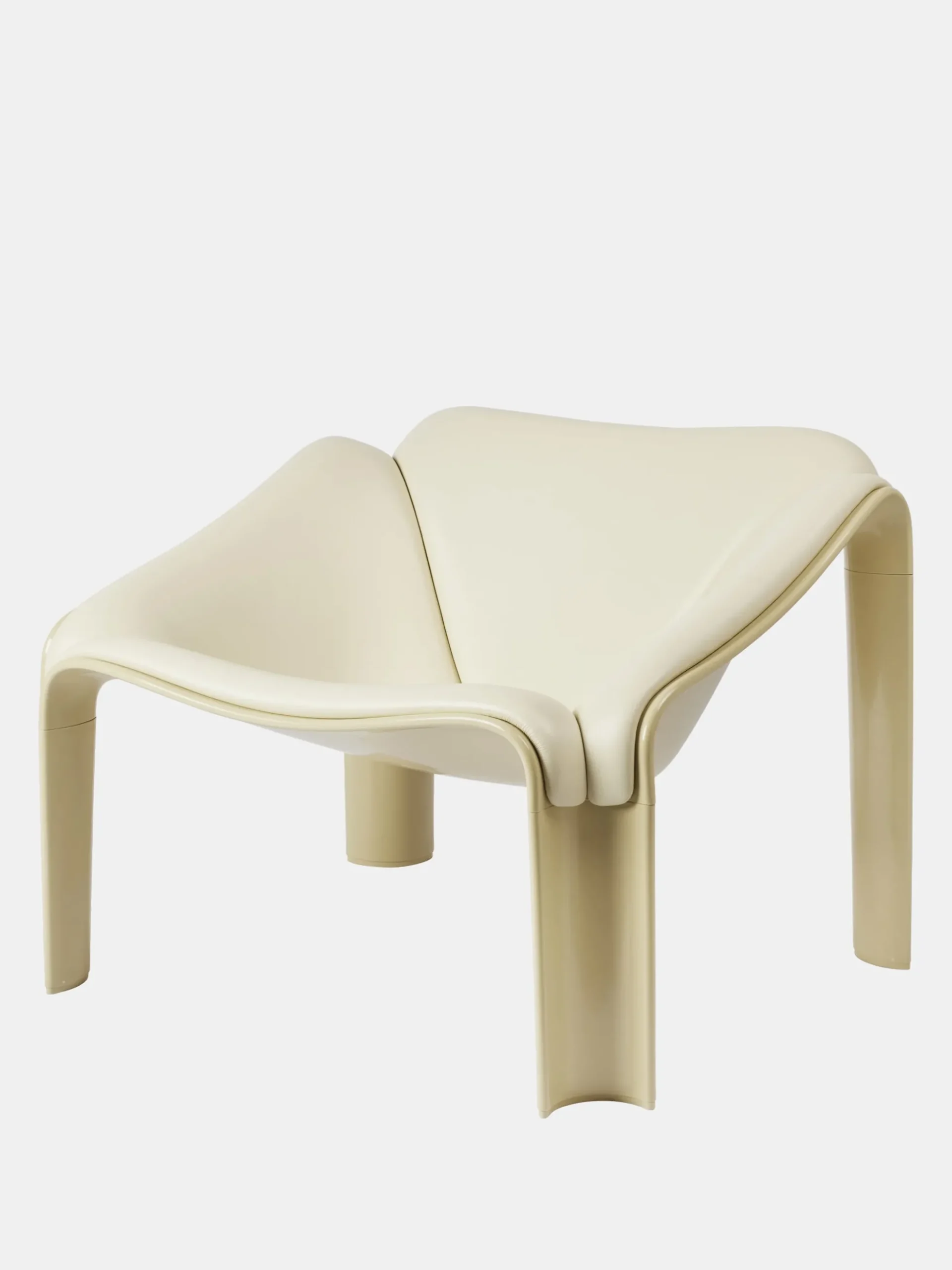 F300 Lounge Chair