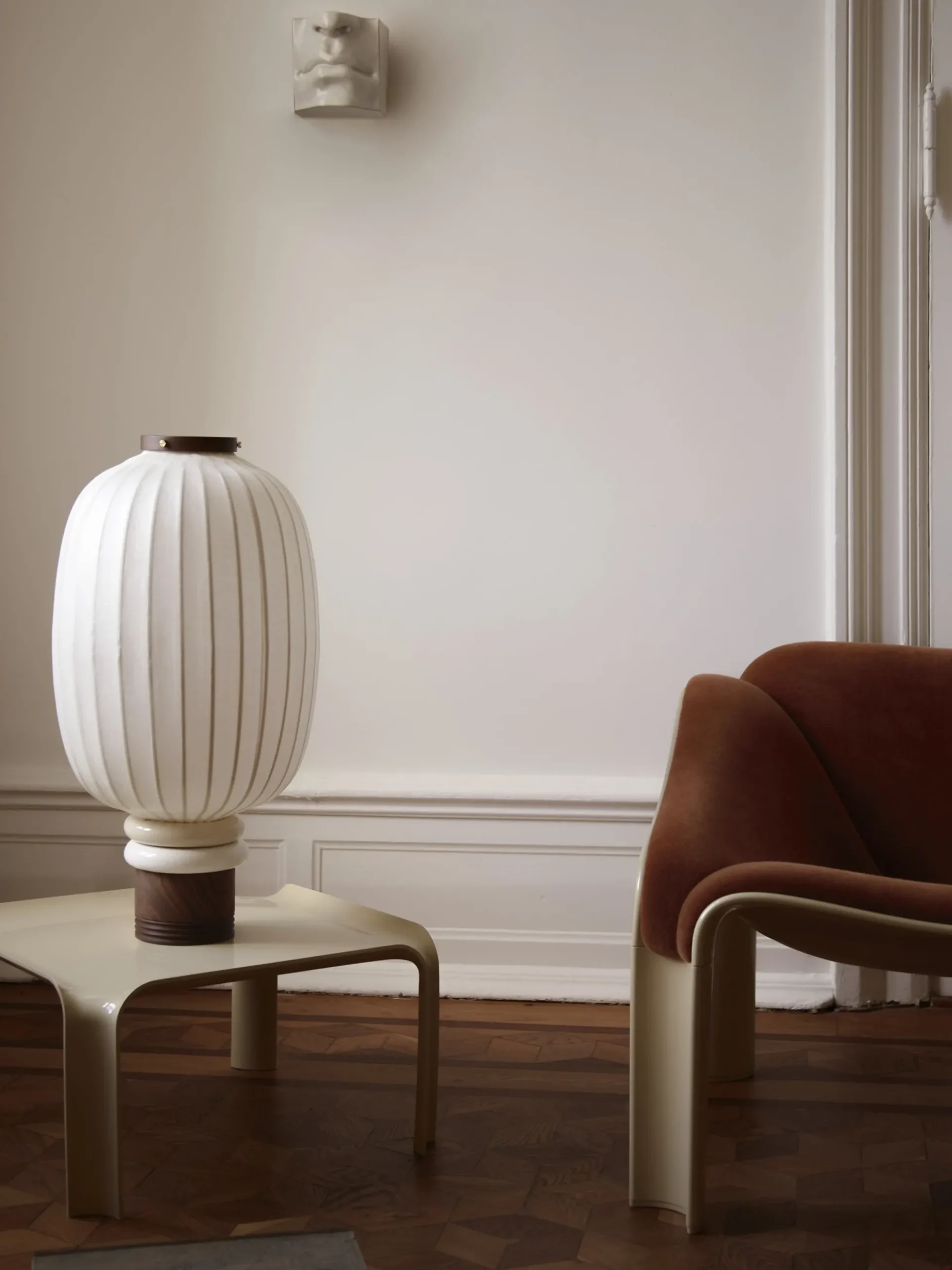 F300 Lounge Chair