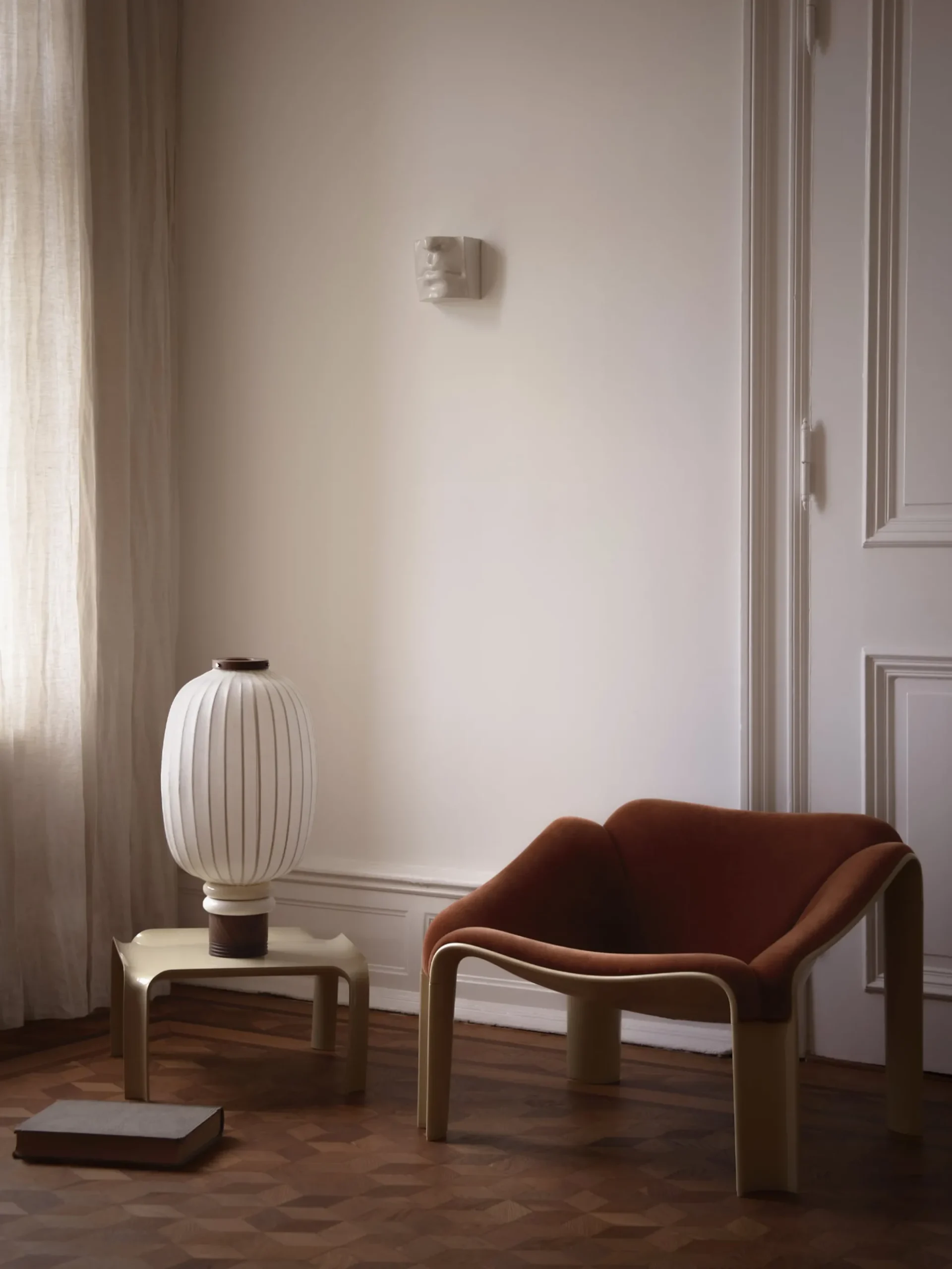 F300 Lounge Chair
