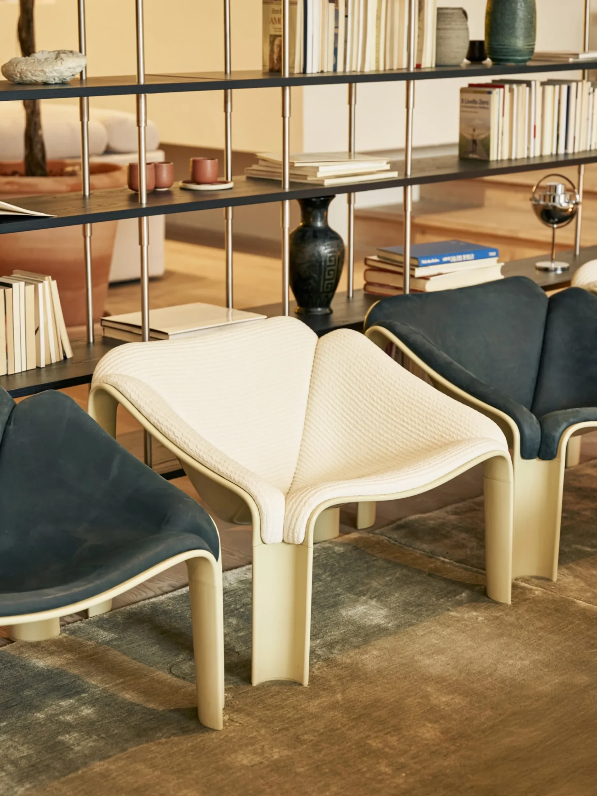 F300 Lounge Chair