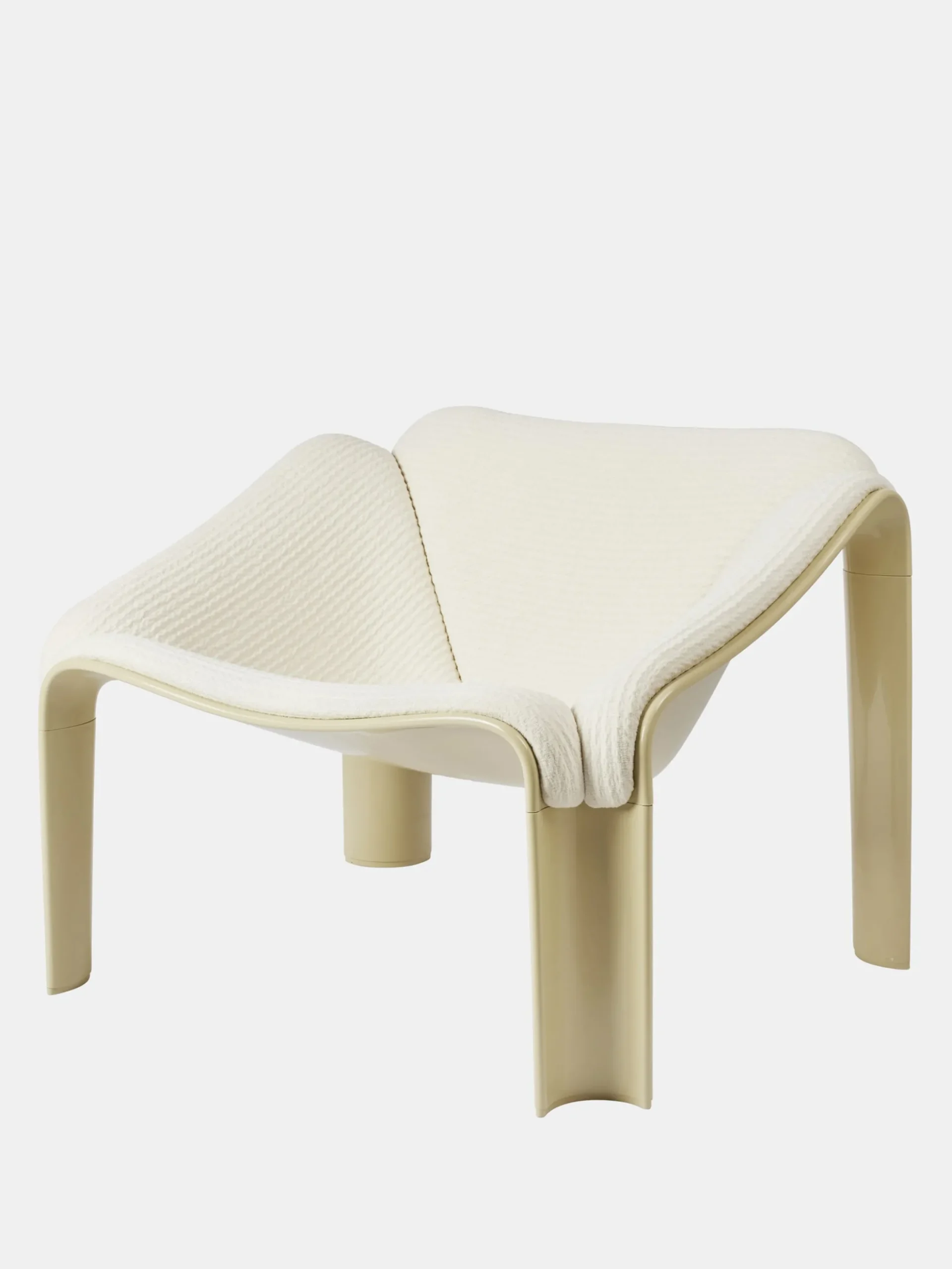 F300 Lounge Chair
