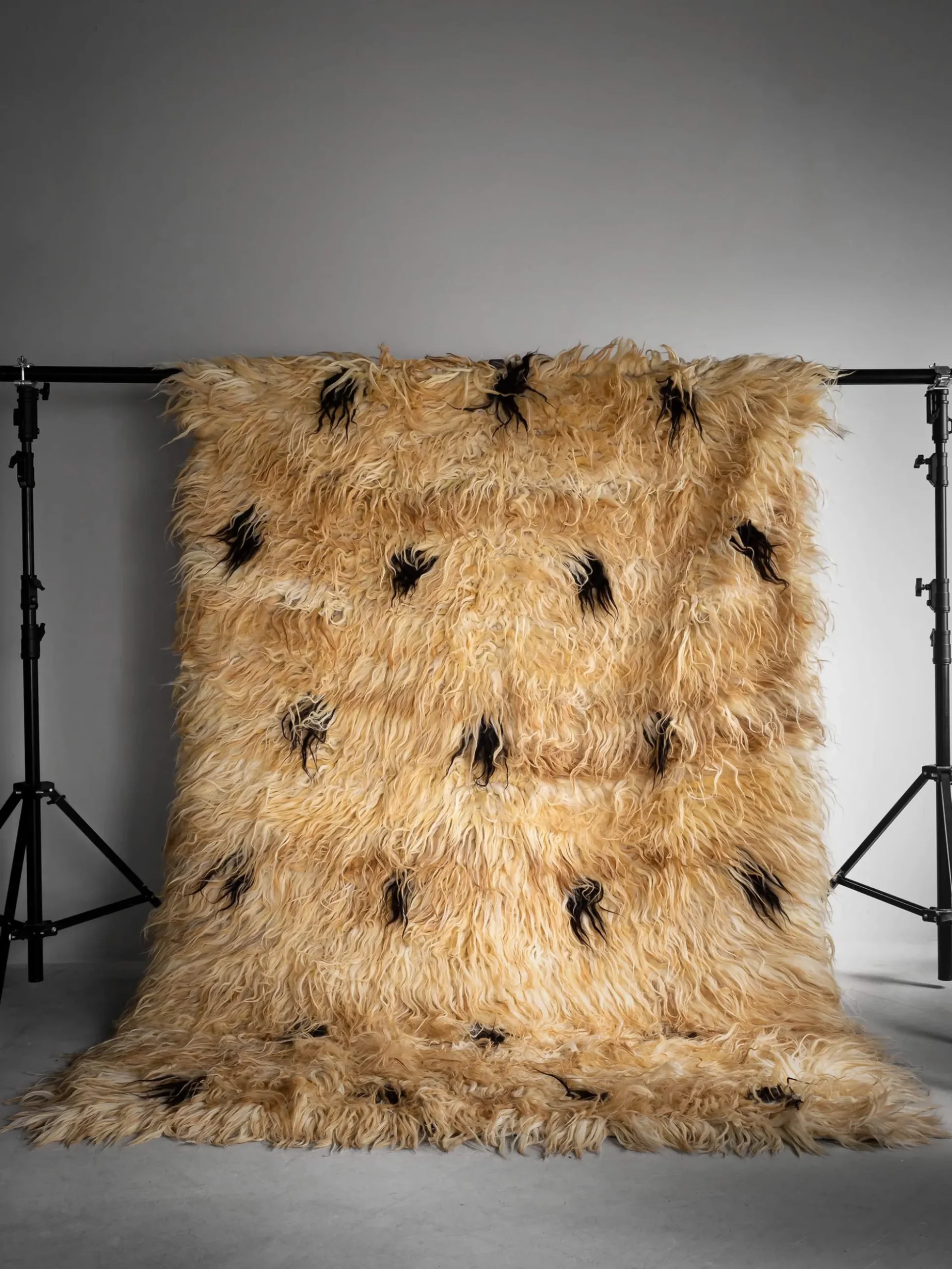Fuzzy Shepherd Rug - Dot - 200 x 300 cm