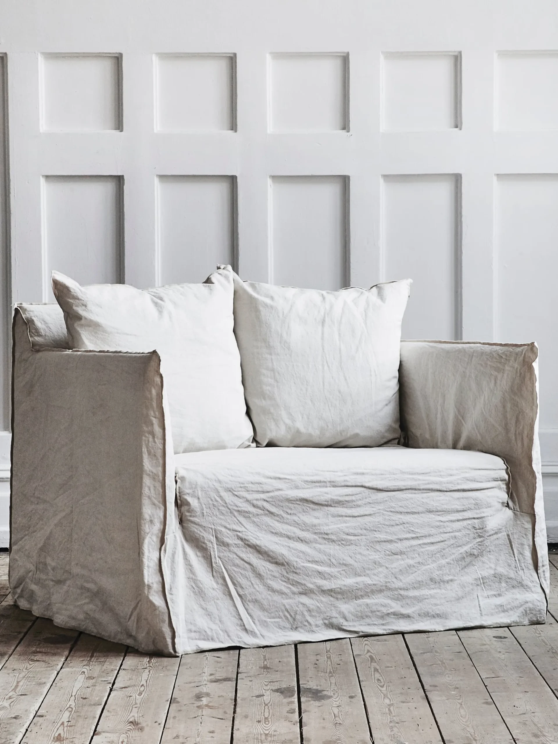 Ghost 09 Loveseat