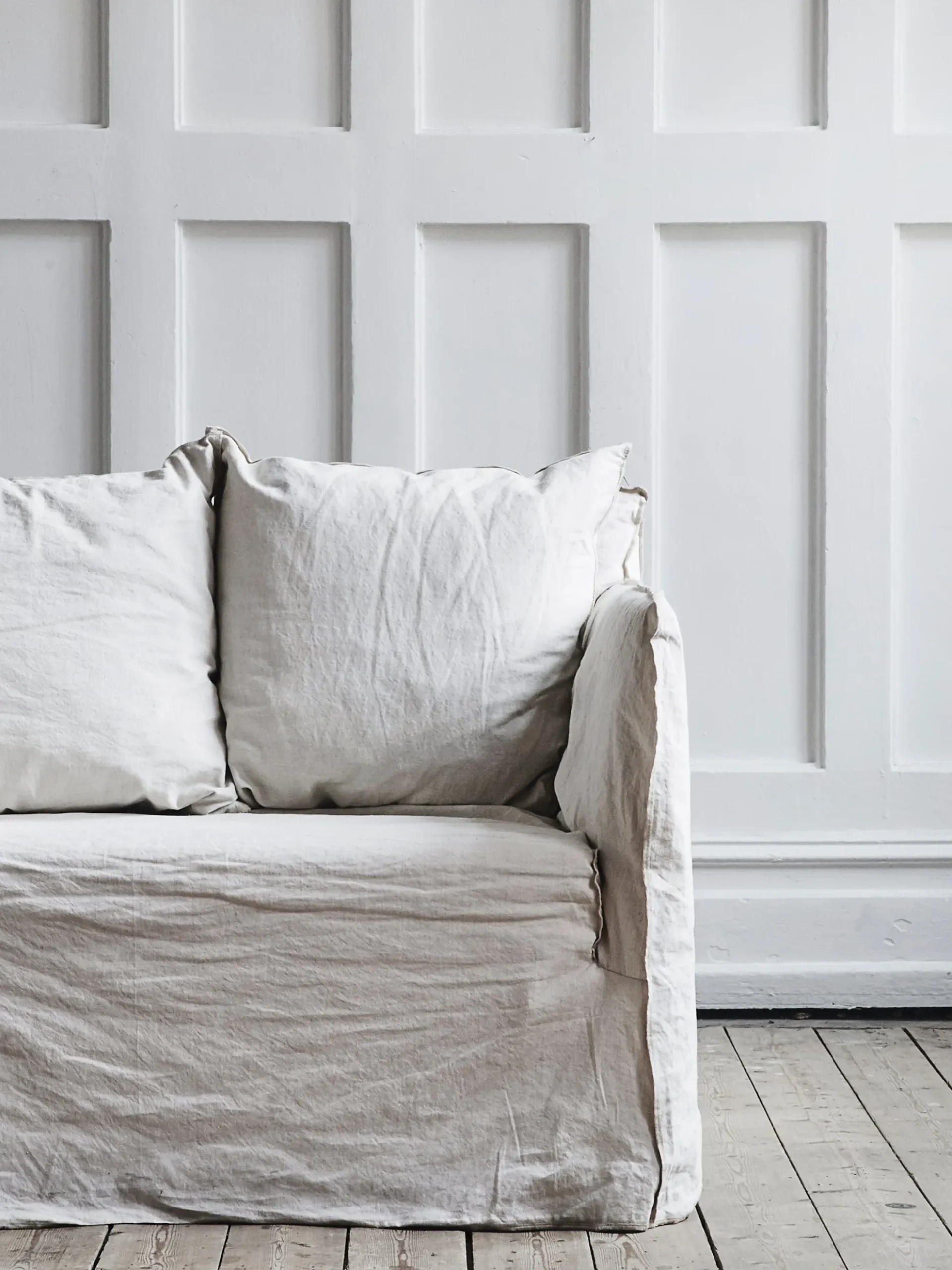 Ghost 09 Loveseat