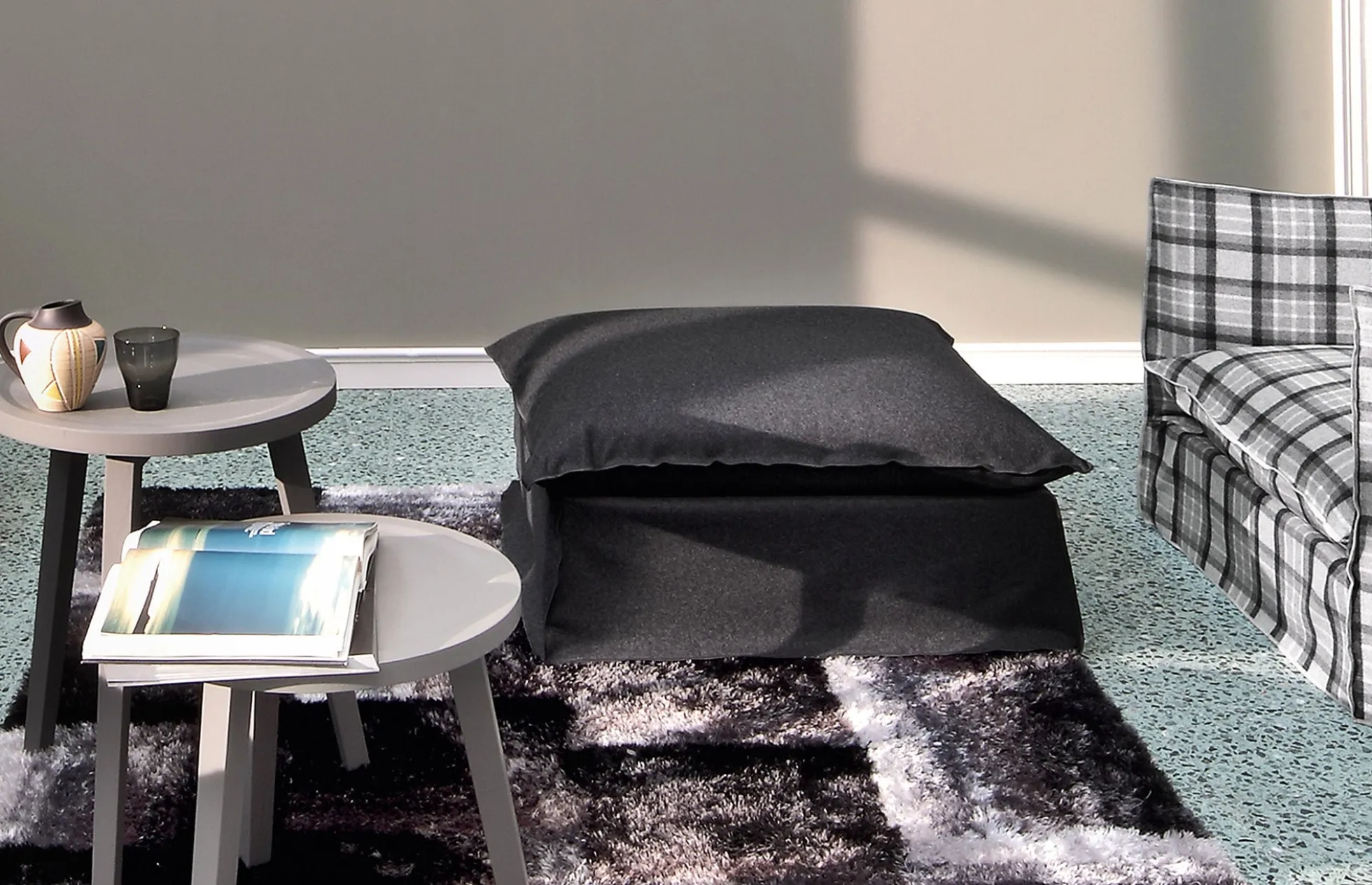 Ghost 06P Ottoman
