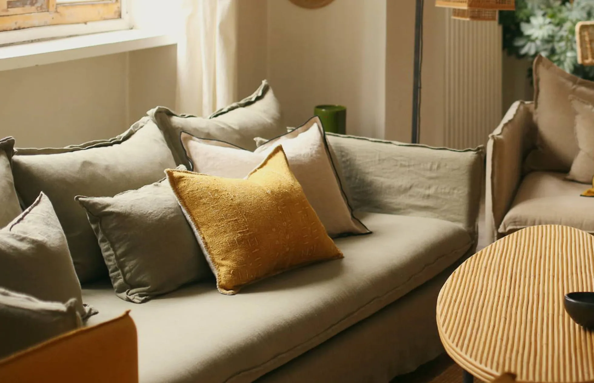 Holi Sofa