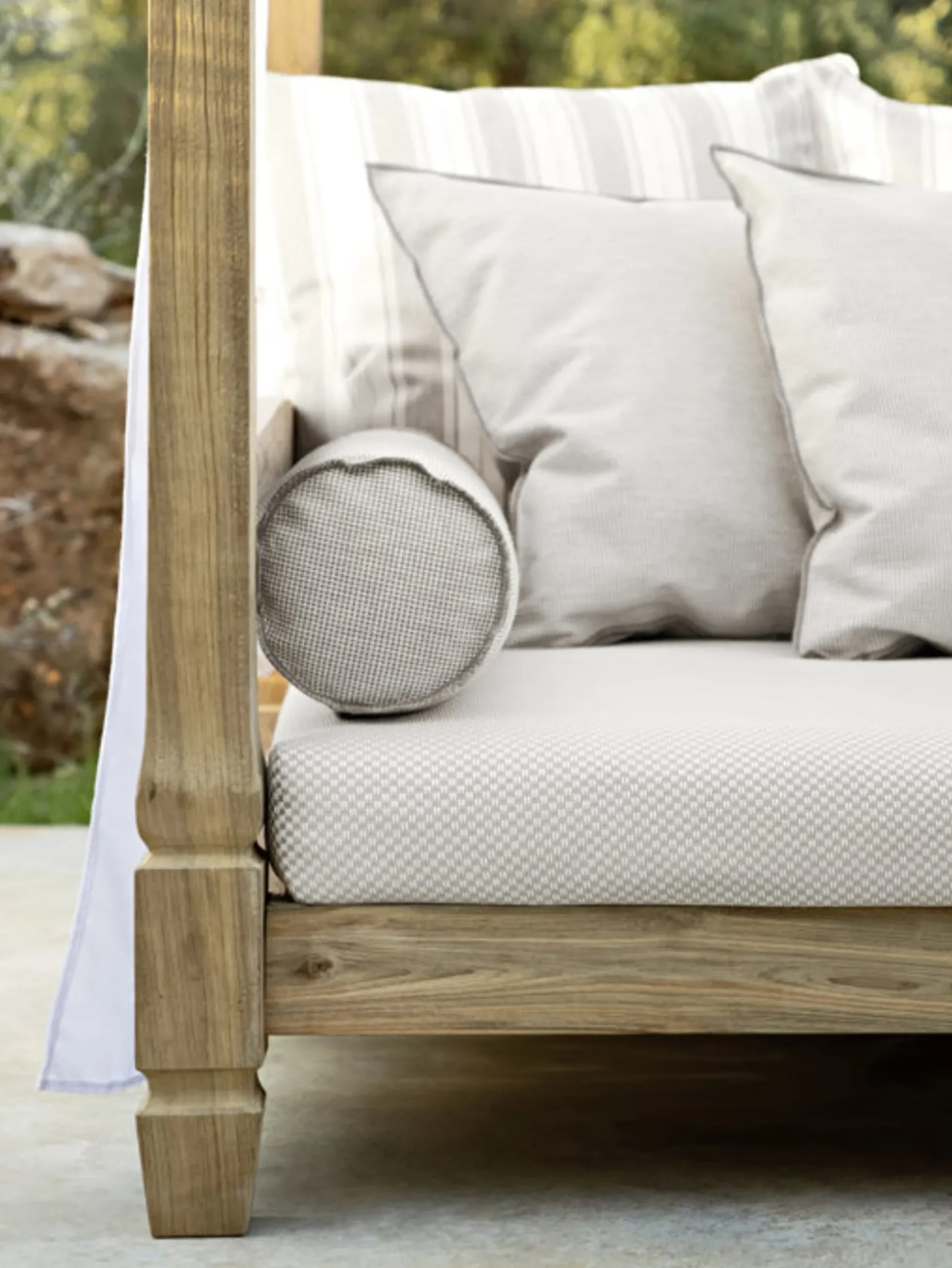 Jeko 07 Canopy Sofa - Aspen 03