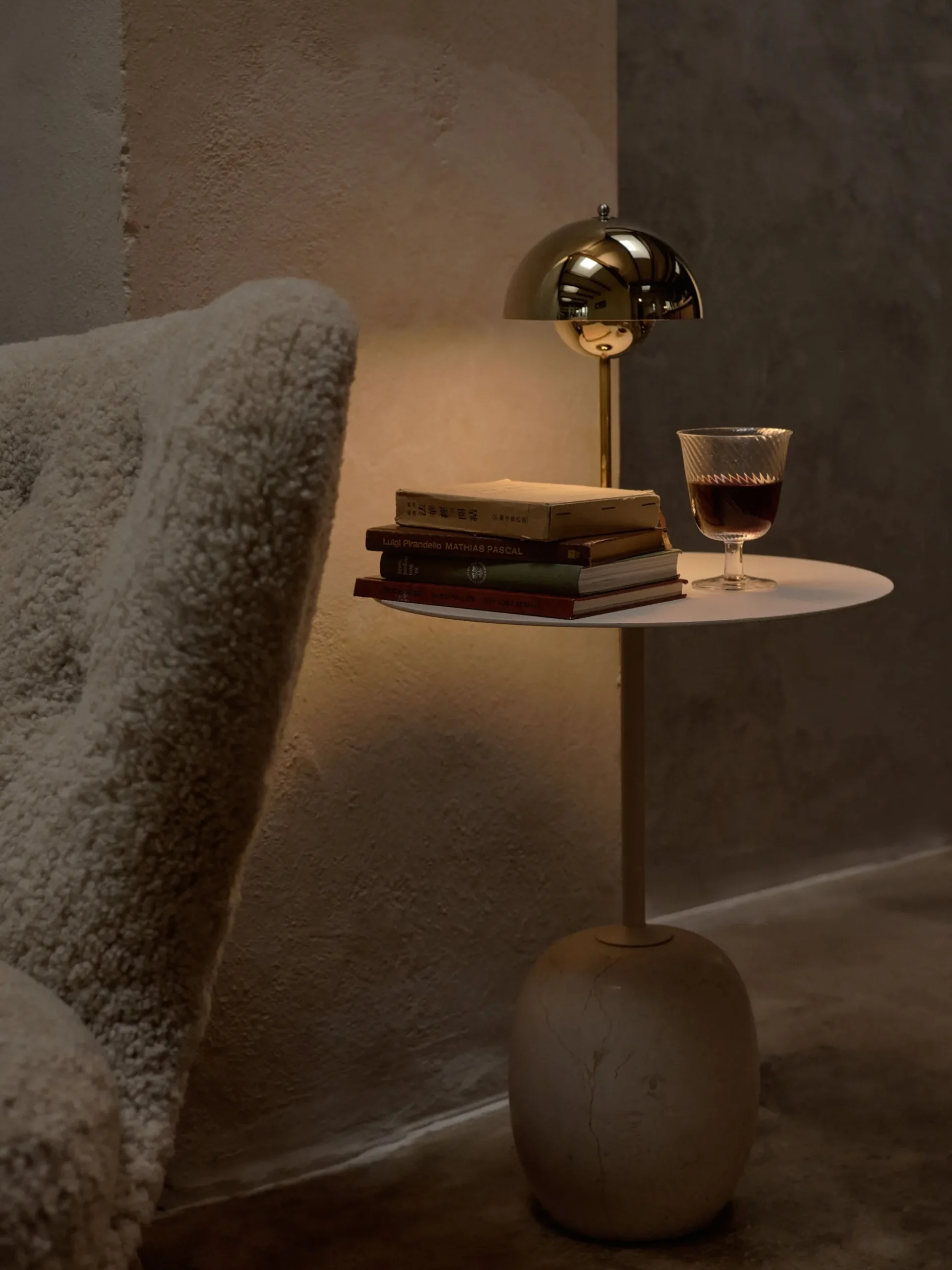 Lato Table