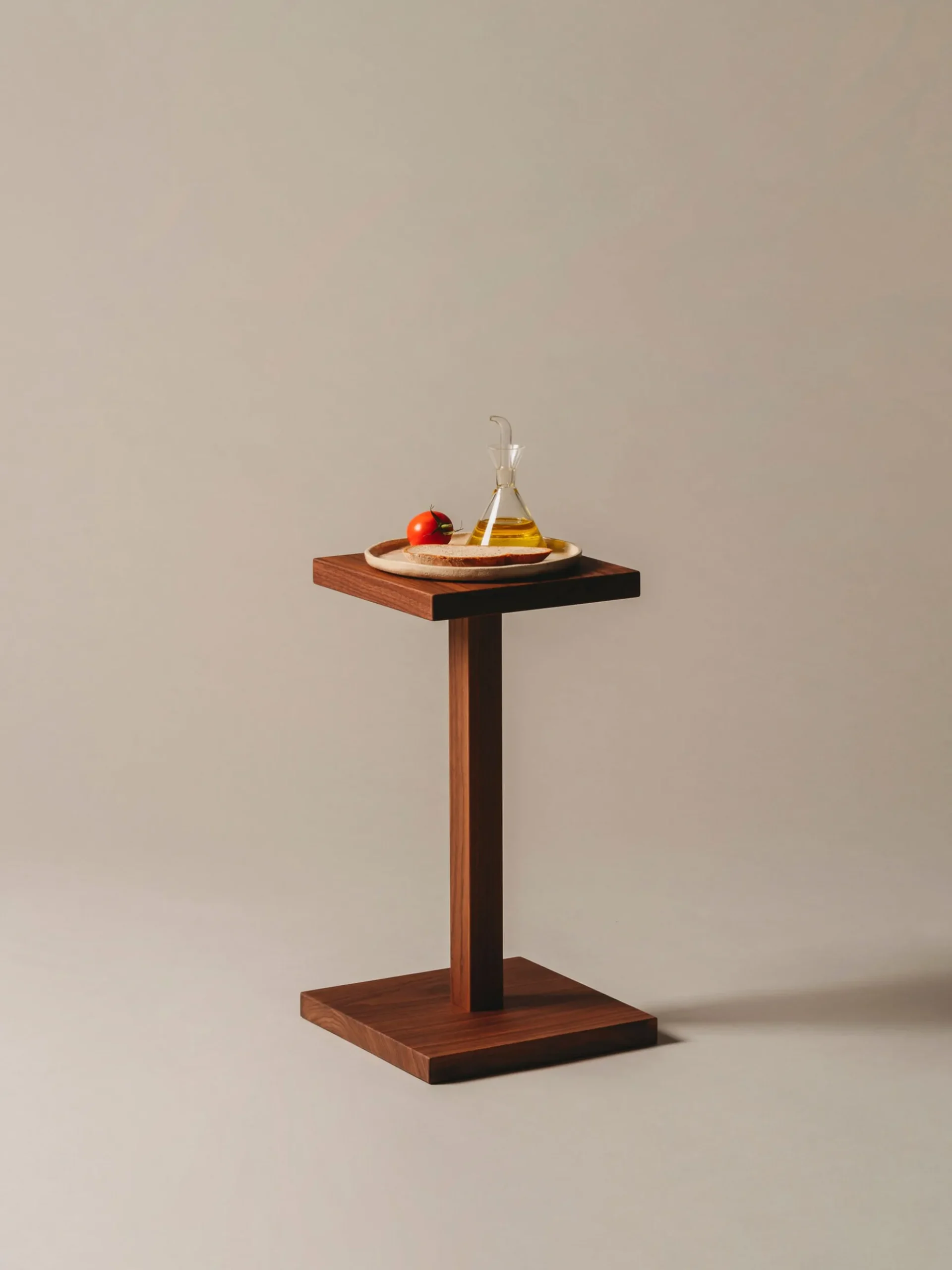 Peana Molina Side Table