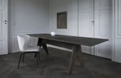 Pose Dining Table