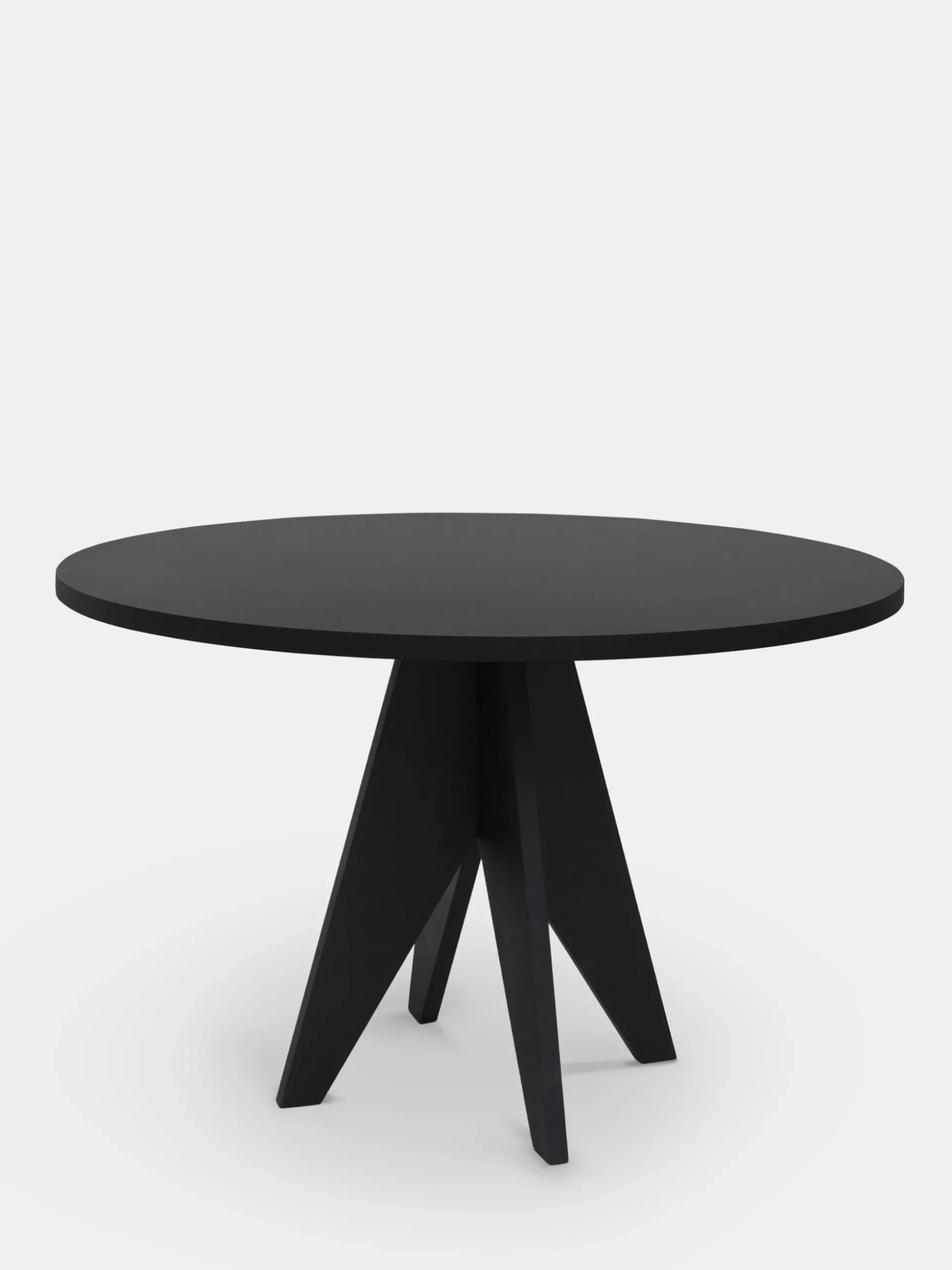 Pose Round Dining Table