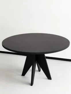 Pose Round Dining Table
