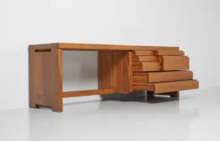 R05 Desk