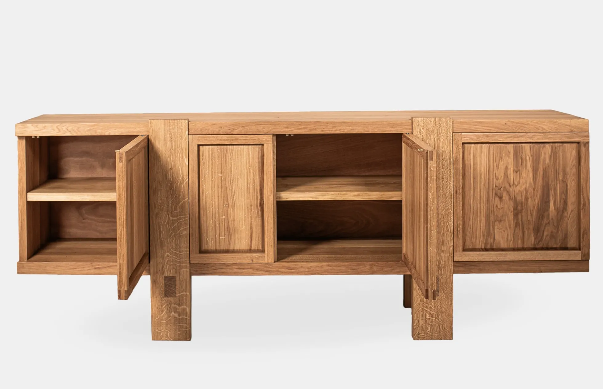 R16 Sideboard