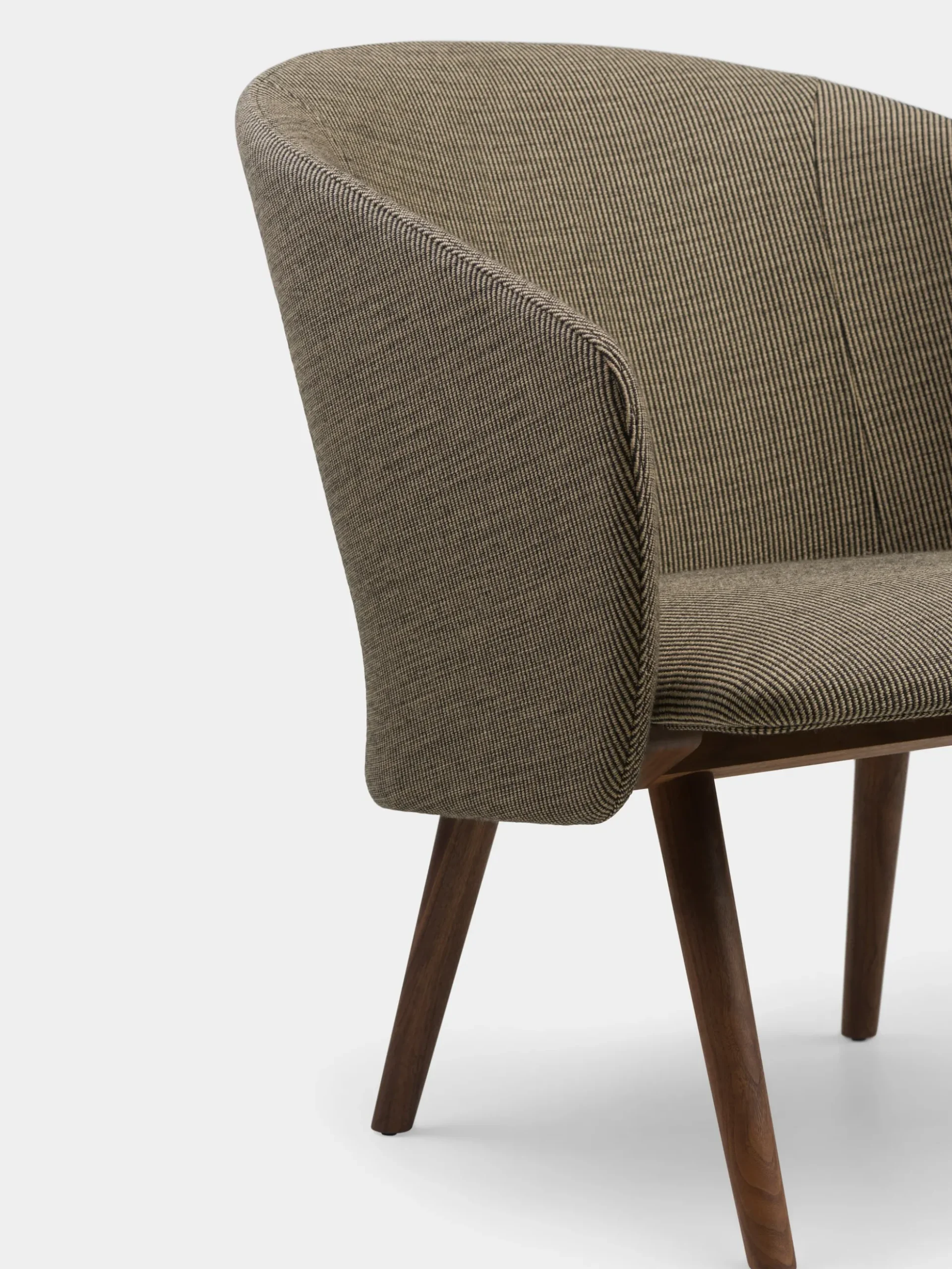Saia Lounge Chair