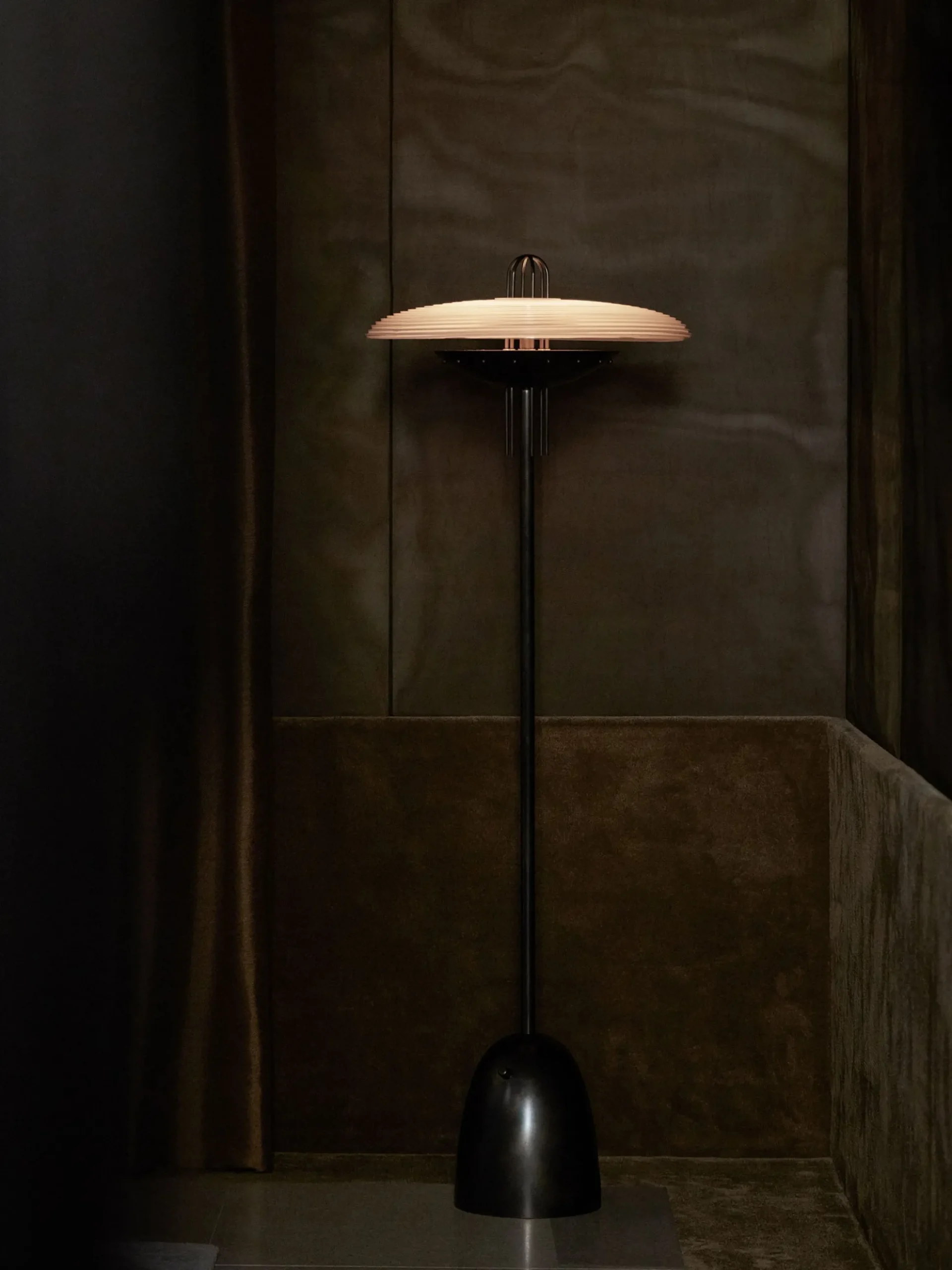 Signal Y Floor Lamp