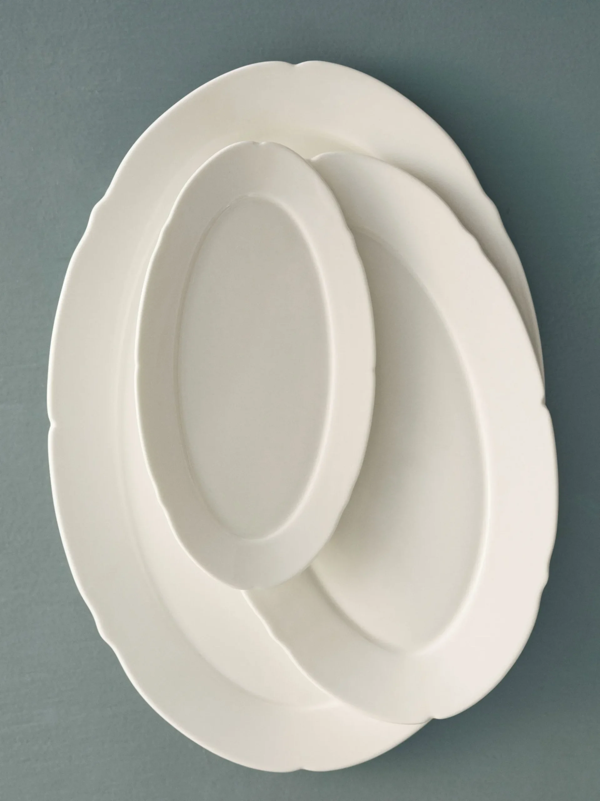 Silhouette Oval Plate