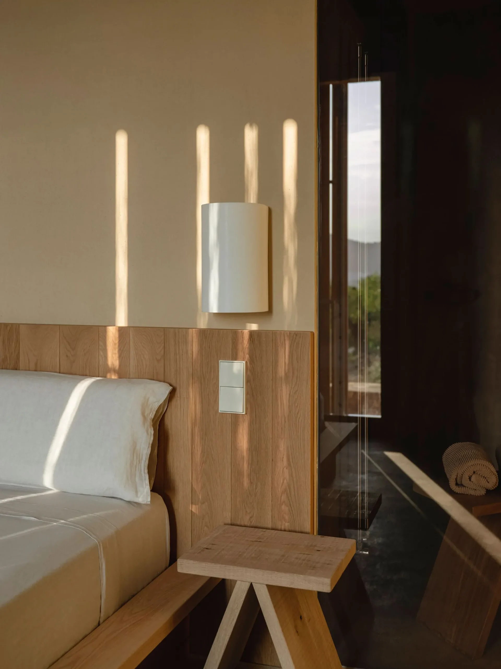 Singular Wall Lamp