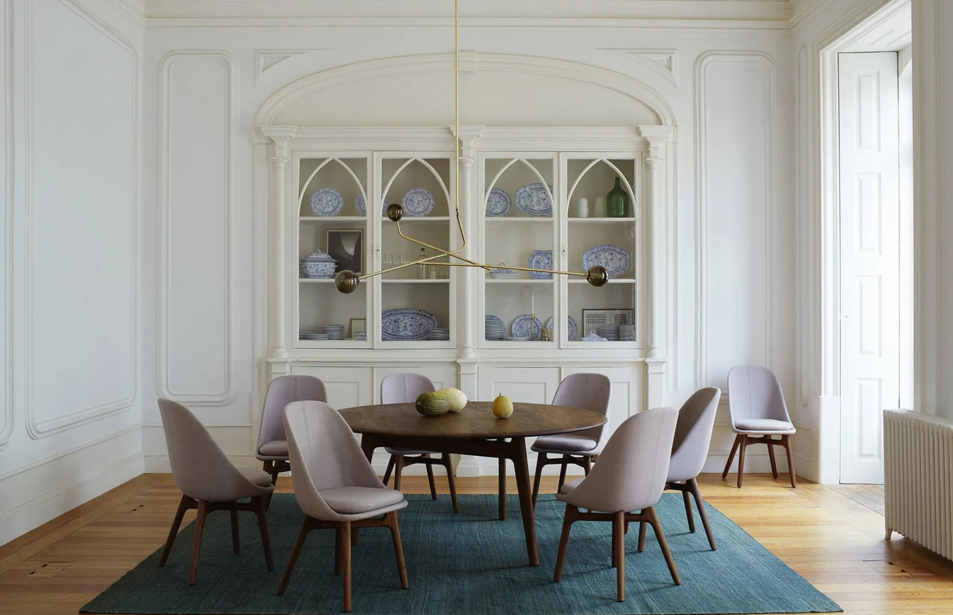 Solo Round Dining Table