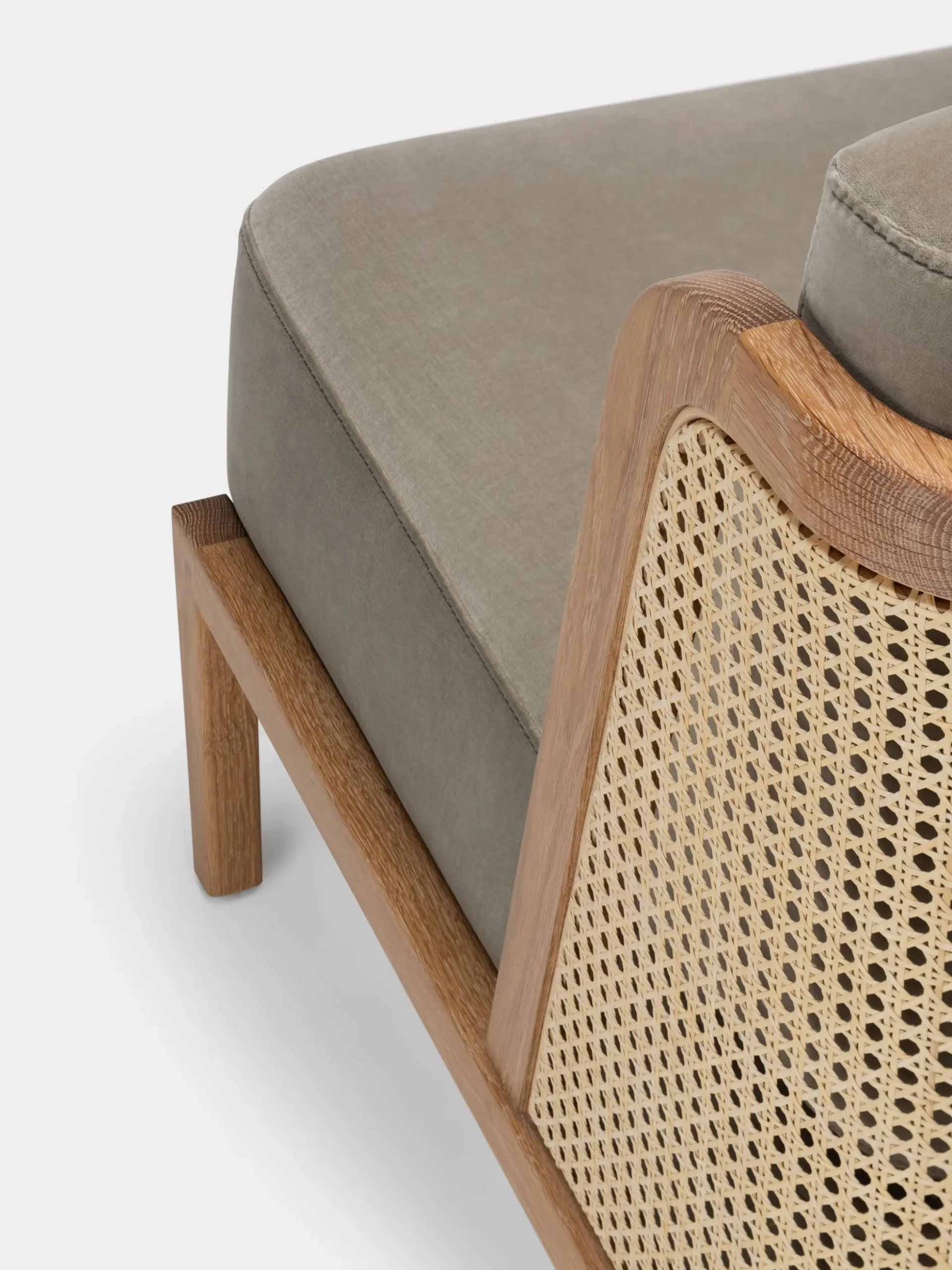 Throne Lounge Chair - Rattan