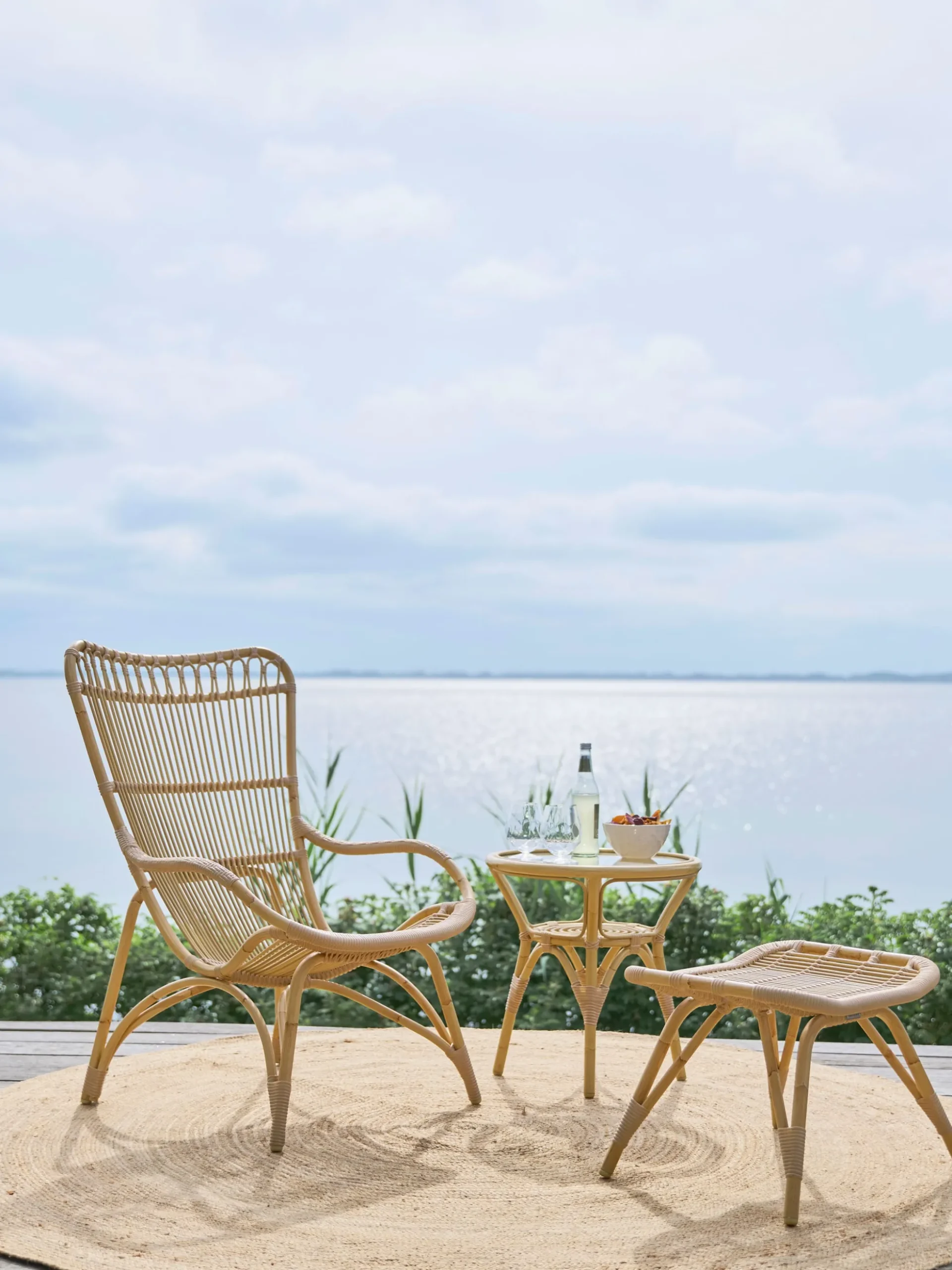 Tony Side Table Exterior