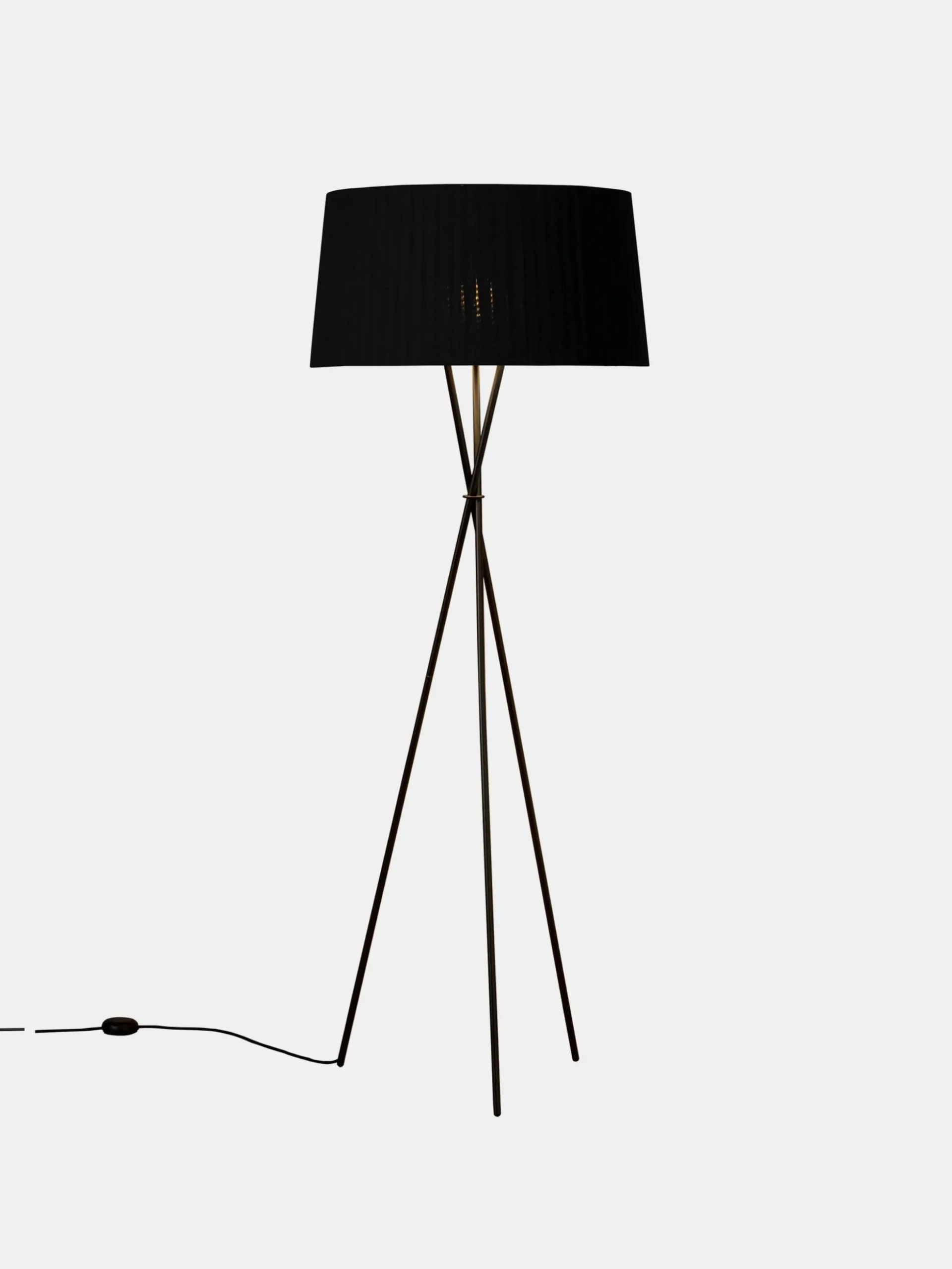 Trípode G5 Floor Lamp