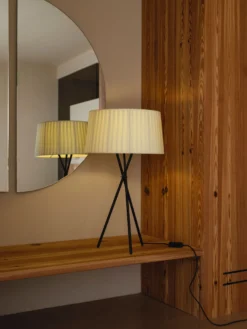 Trípode G6 Table Lamp