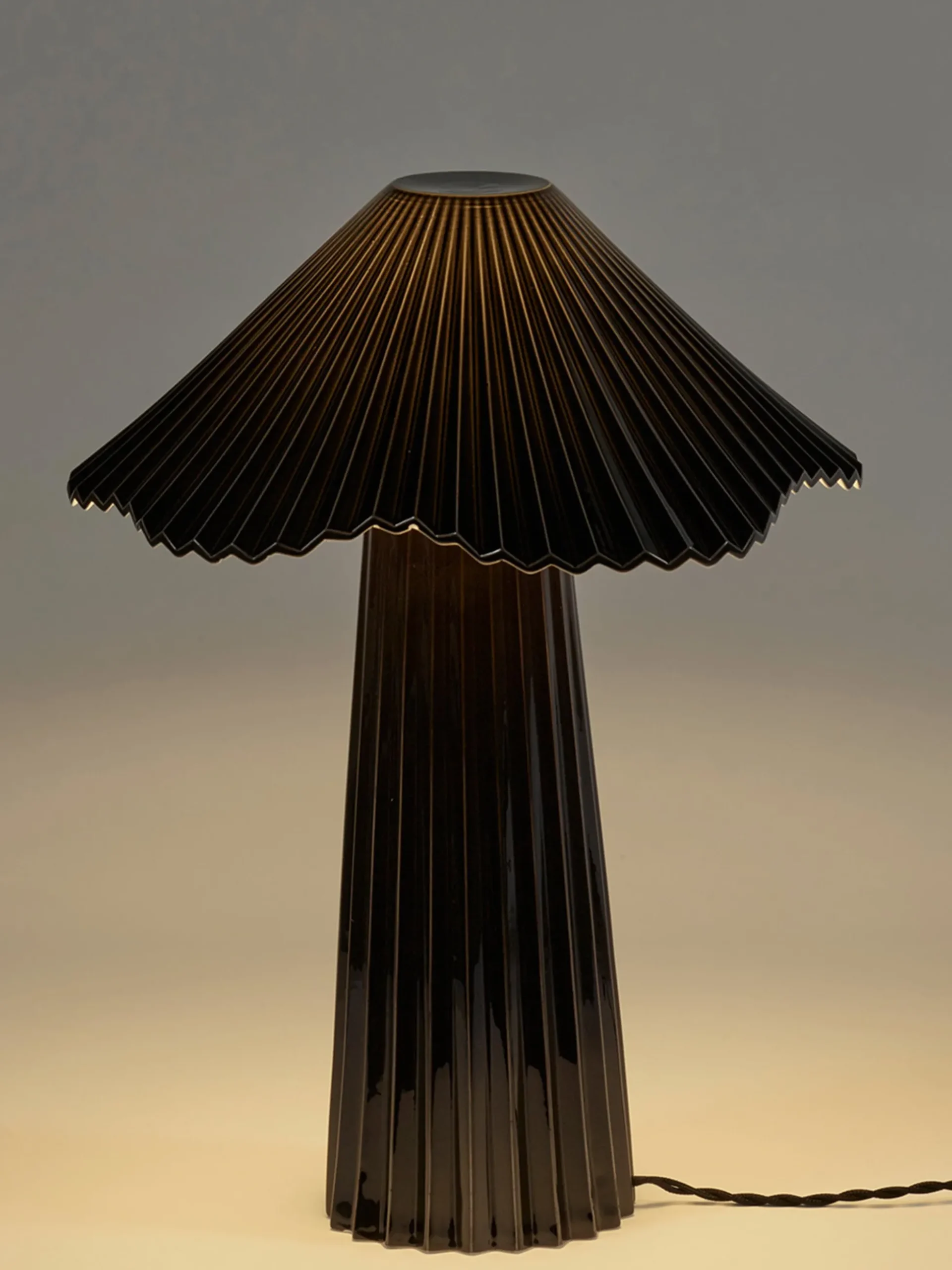 Uala Table Lamp L - Black/White